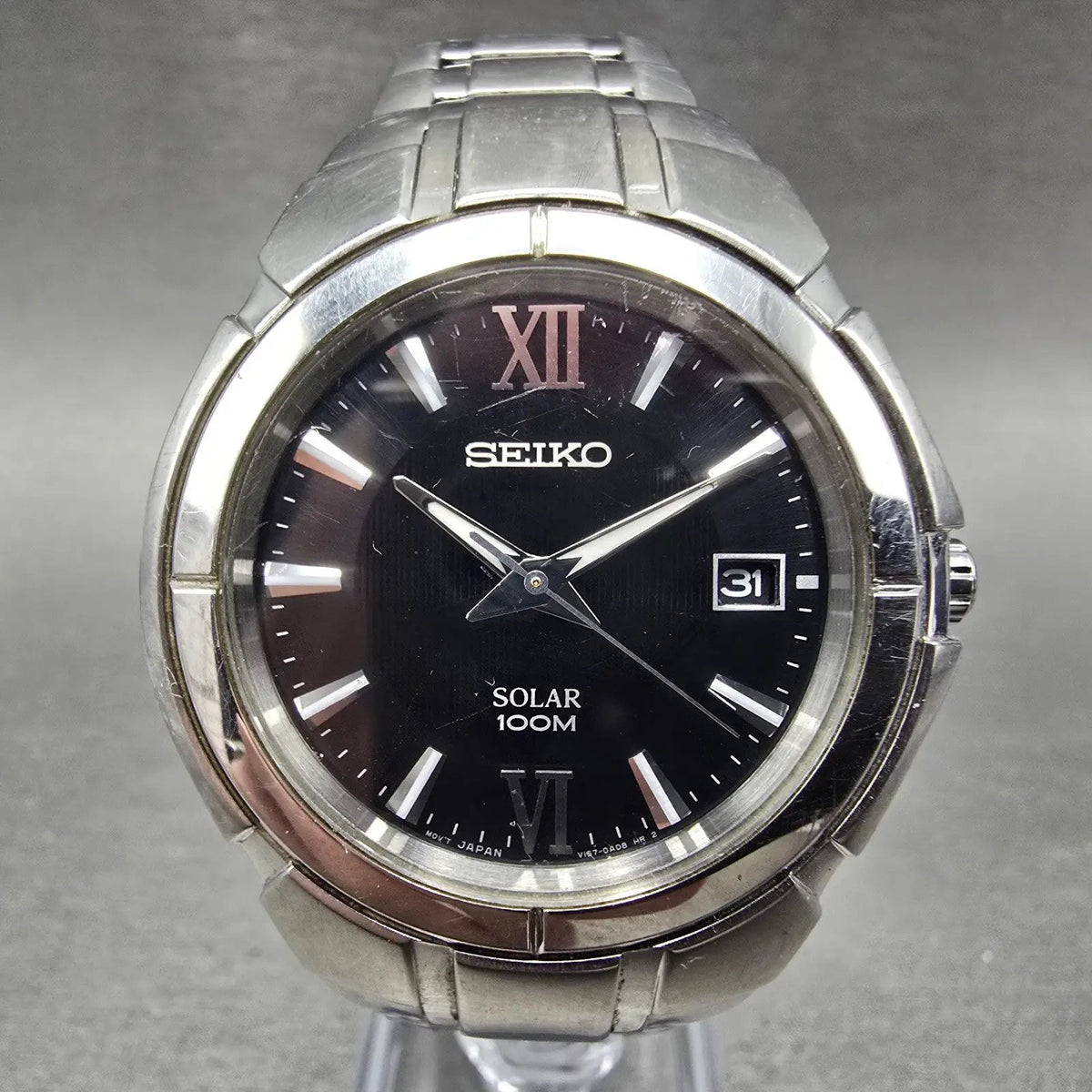 Seiko Solar Watch Men 39mm Black Dial Silver Tone Date Round V157-0AC0 Works0