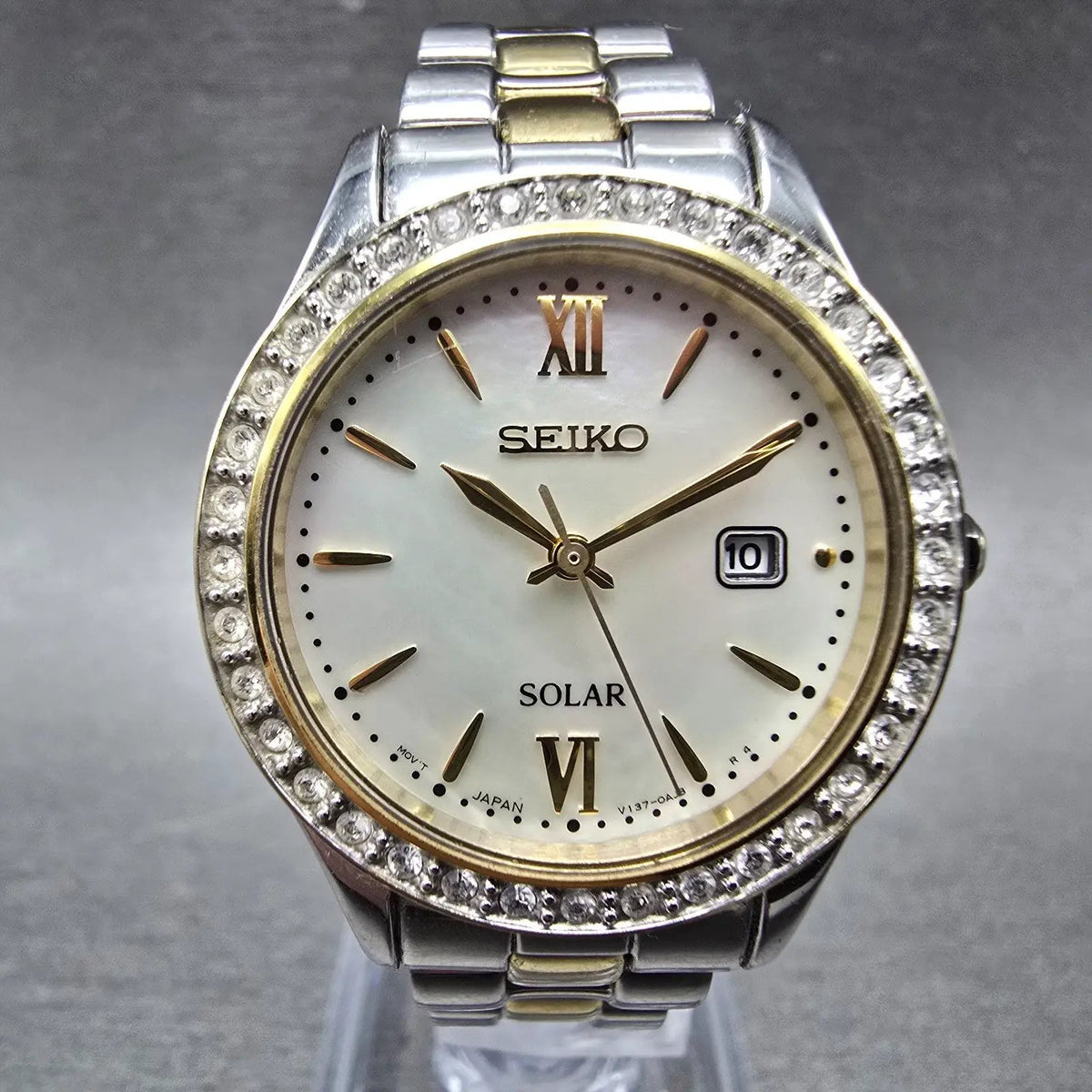 Seiko Solar Watch Women 28mm MOP Dial Two Tone Date Gemmed V137-0AA0 Works JP 870