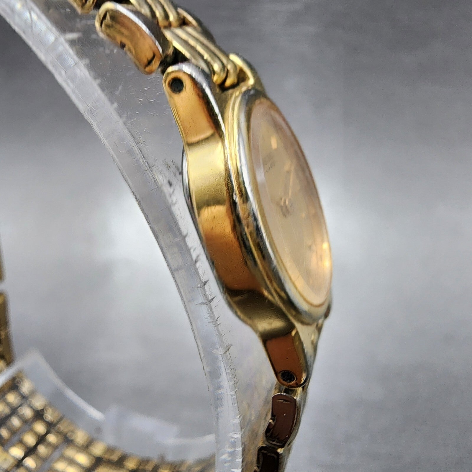 Seiko Watch Women 15mm Gold Dial Gold Tone Oval 1F205B90 New Battery Vintage3