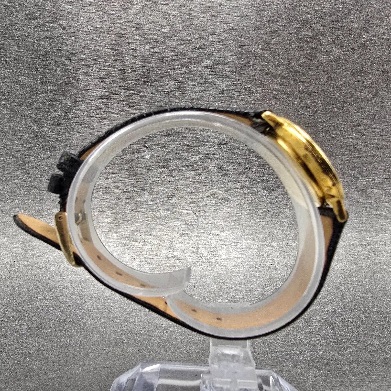 Gucci 3001L Watch Women 26mm Black Dial Gold Tone Round New Battery Vintage8