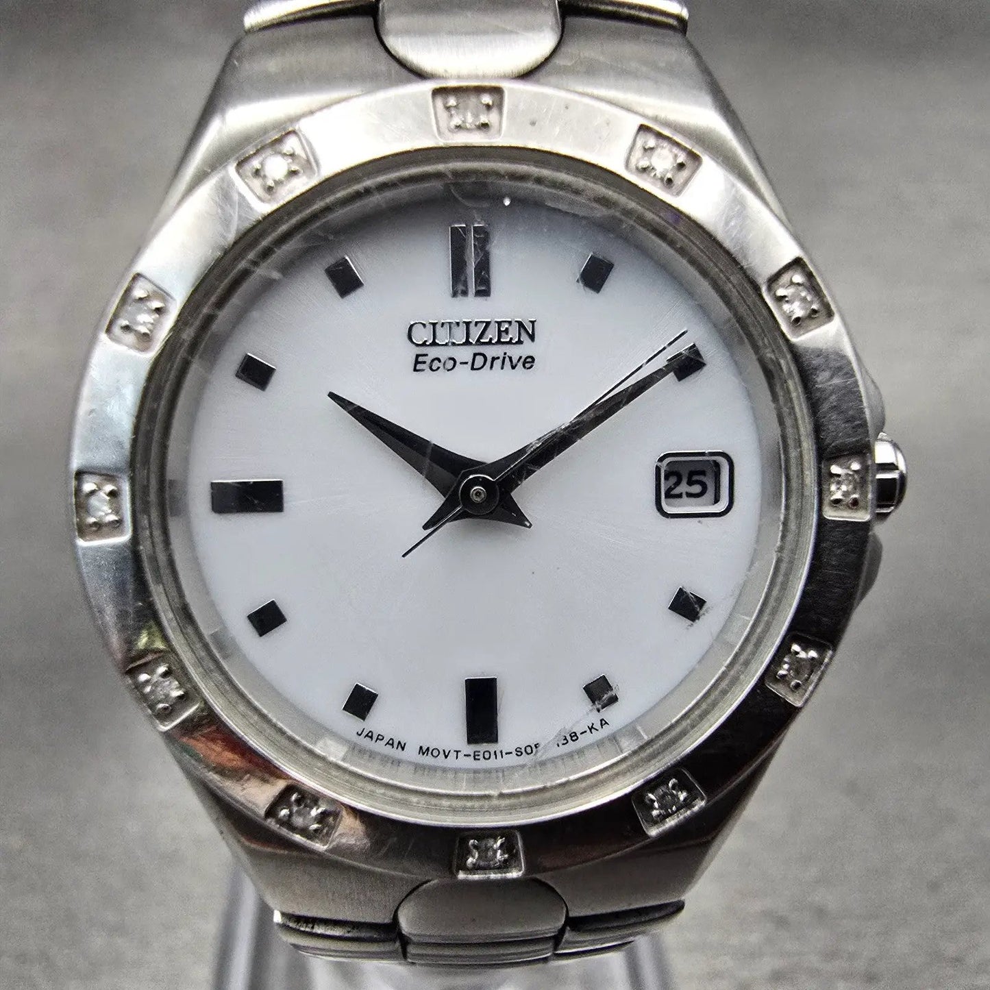 Citizen Eco-Drive Watch Women 25mm White Dial Silver Tone Date E011-S033705 Runs1