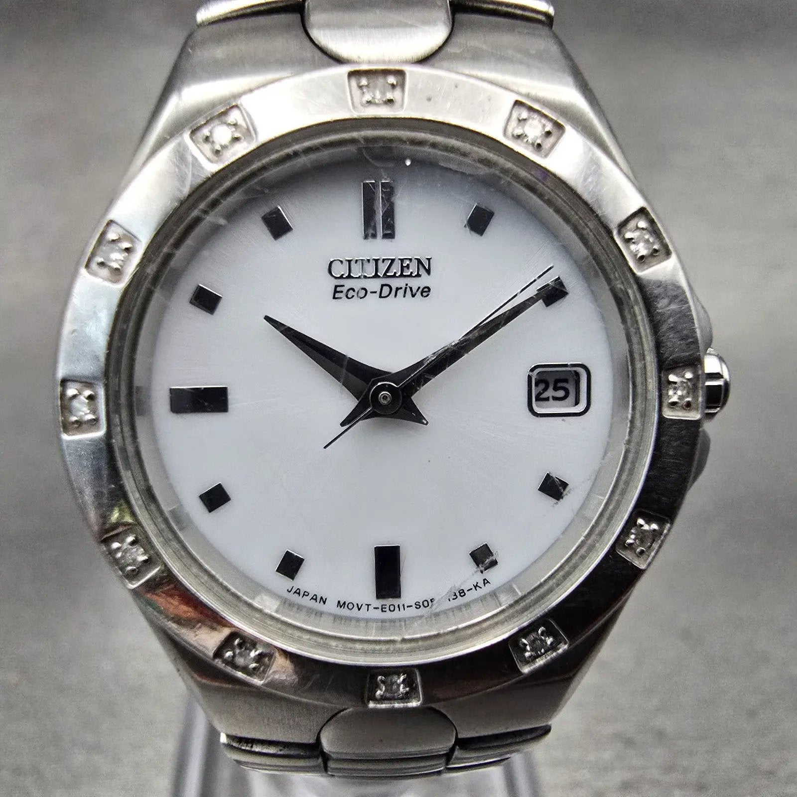 Citizen Eco-Drive Watch Women 25mm White Dial Silver Tone Date E011-S033705 Runs1