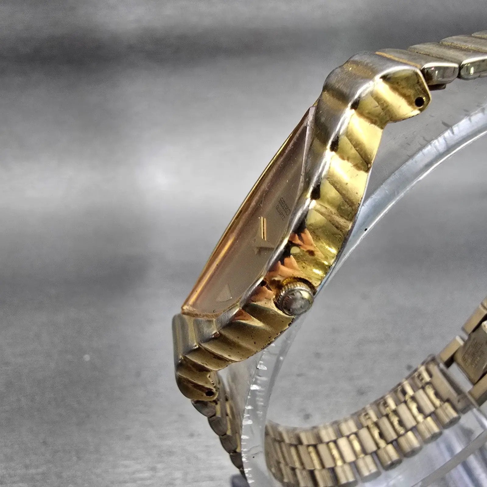 Seiko Watch Women 14mm Gold Dial Gold Tone Asymmetrical 1F20-5D59 New Battery2