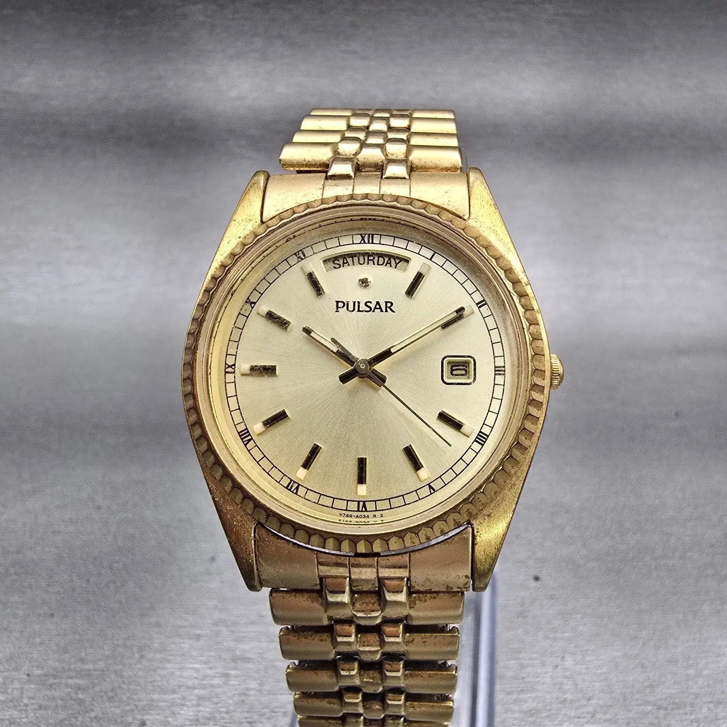 Seiko Pulsar Watch Men 35mm Champagne Dial Gold Tone Daydate V744-X004 New Batt0