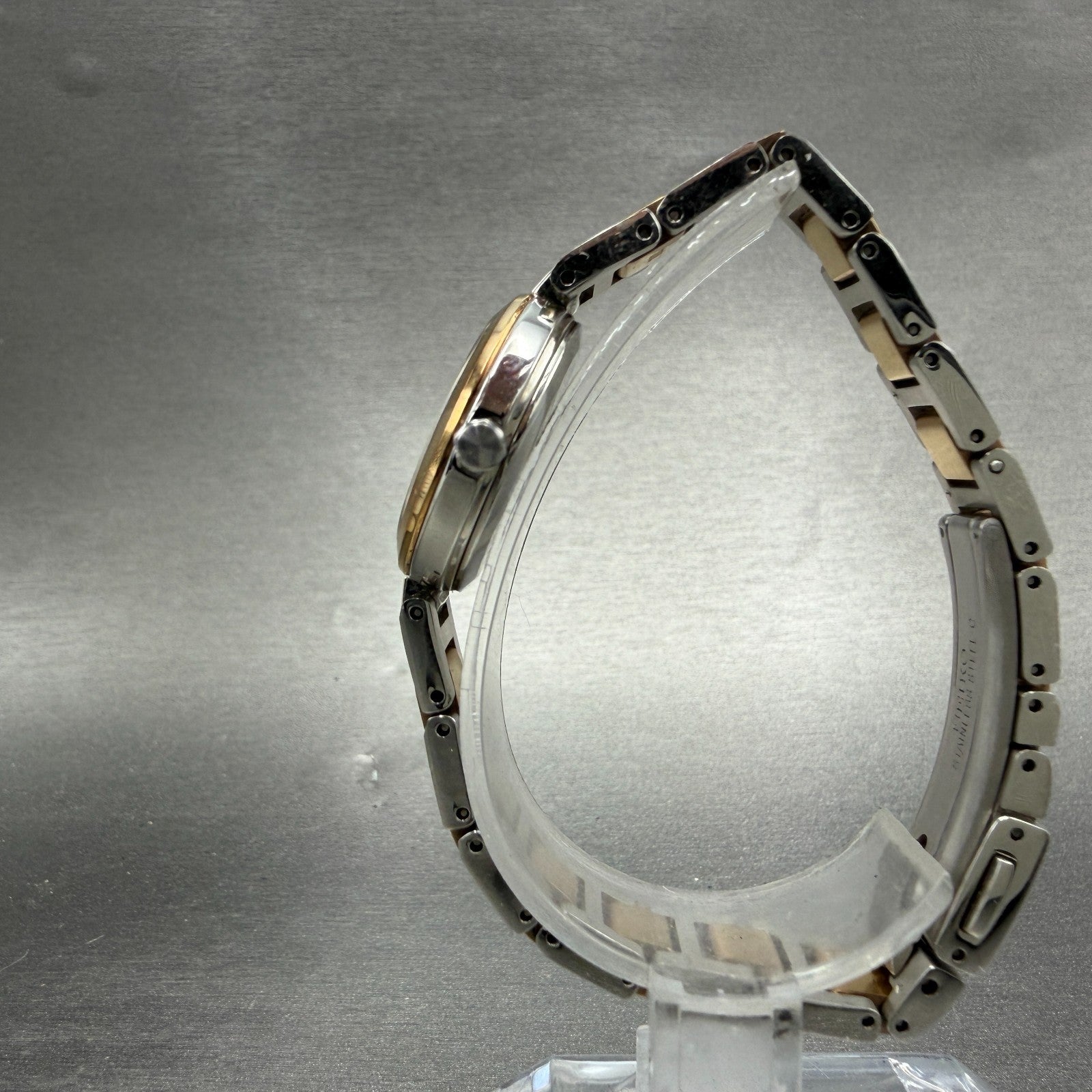 Seiko Solar Lukia Watch 24mm Women White Dial Two Tone Round V117-0EH0 Runs7