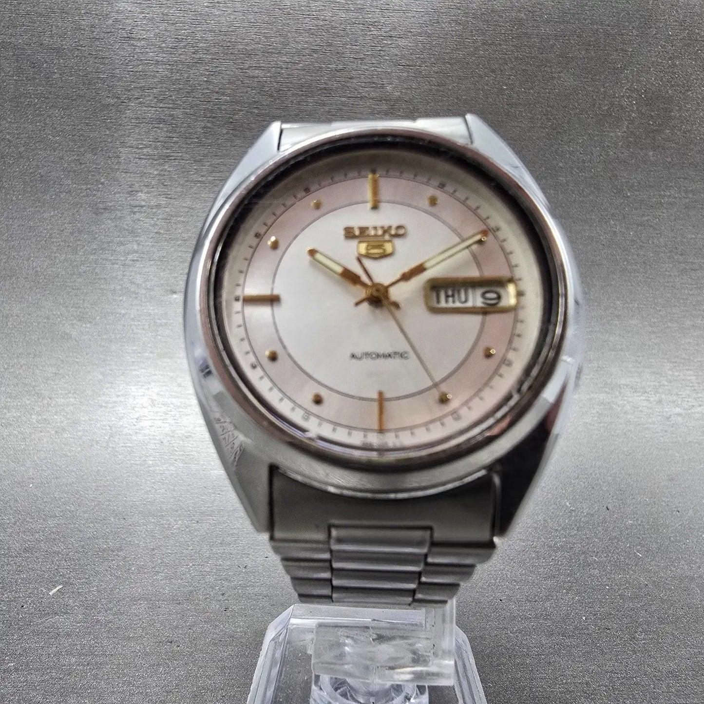 Seiko 5 Automatic Watch Men 37mm Silver Dial Silver Tone Daydate 7S26-3040 Runs5