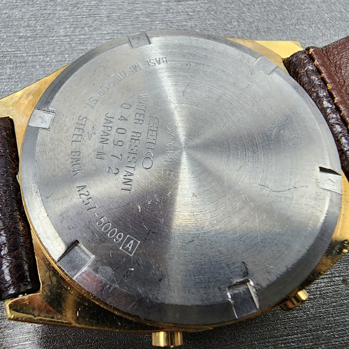 Seiko Digital Watch Men Gold Tone SAMPLE A2575009 NO MOVEMENT PARTS11