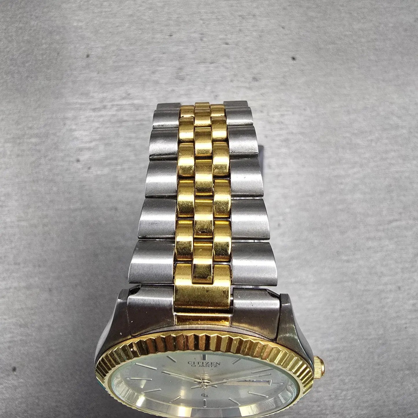 Citizen CQ Watch Men 35mm Champagne Dial Two Tone Daydate 6100-S26569 New Batt4