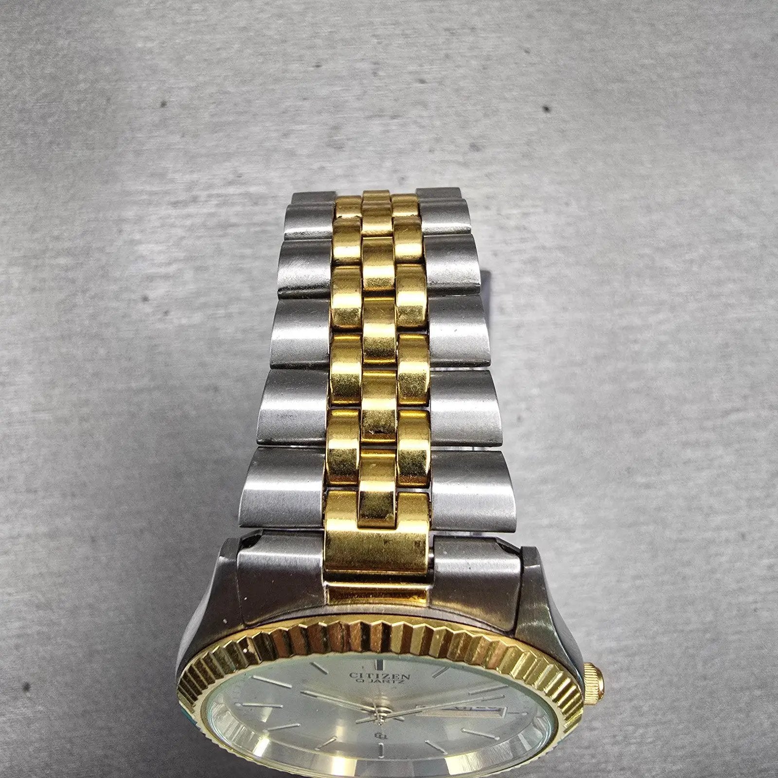 Citizen CQ Watch Men 35mm Champagne Dial Two Tone Daydate 6100-S26569 New Batt4
