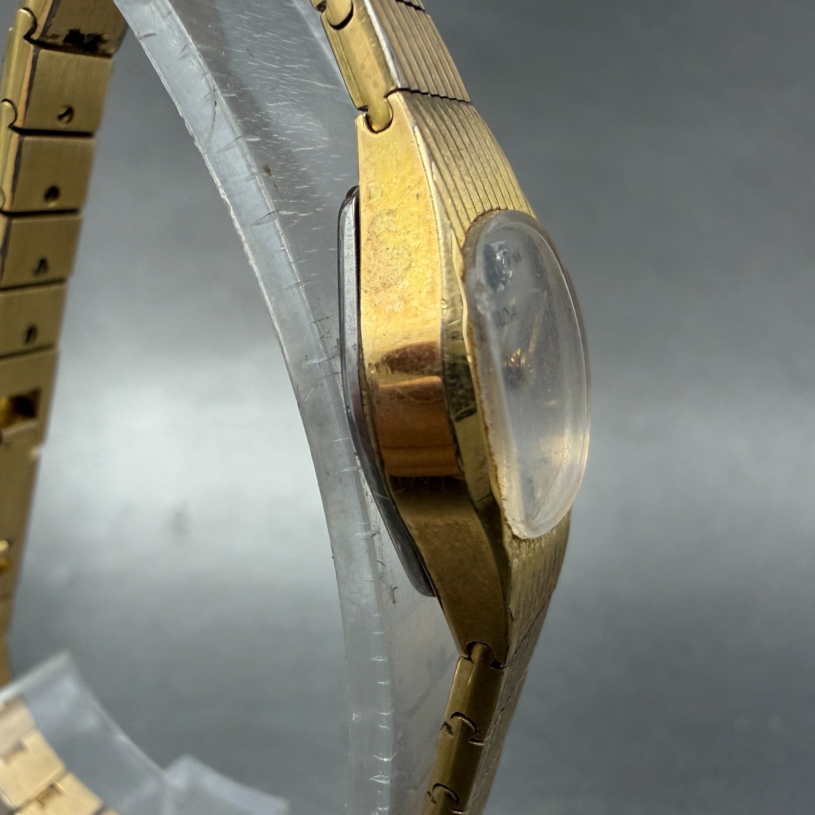Bulova Watch Women 16mm Silver Dial Gold Tone Round 92K76 New Battery Vintage3
