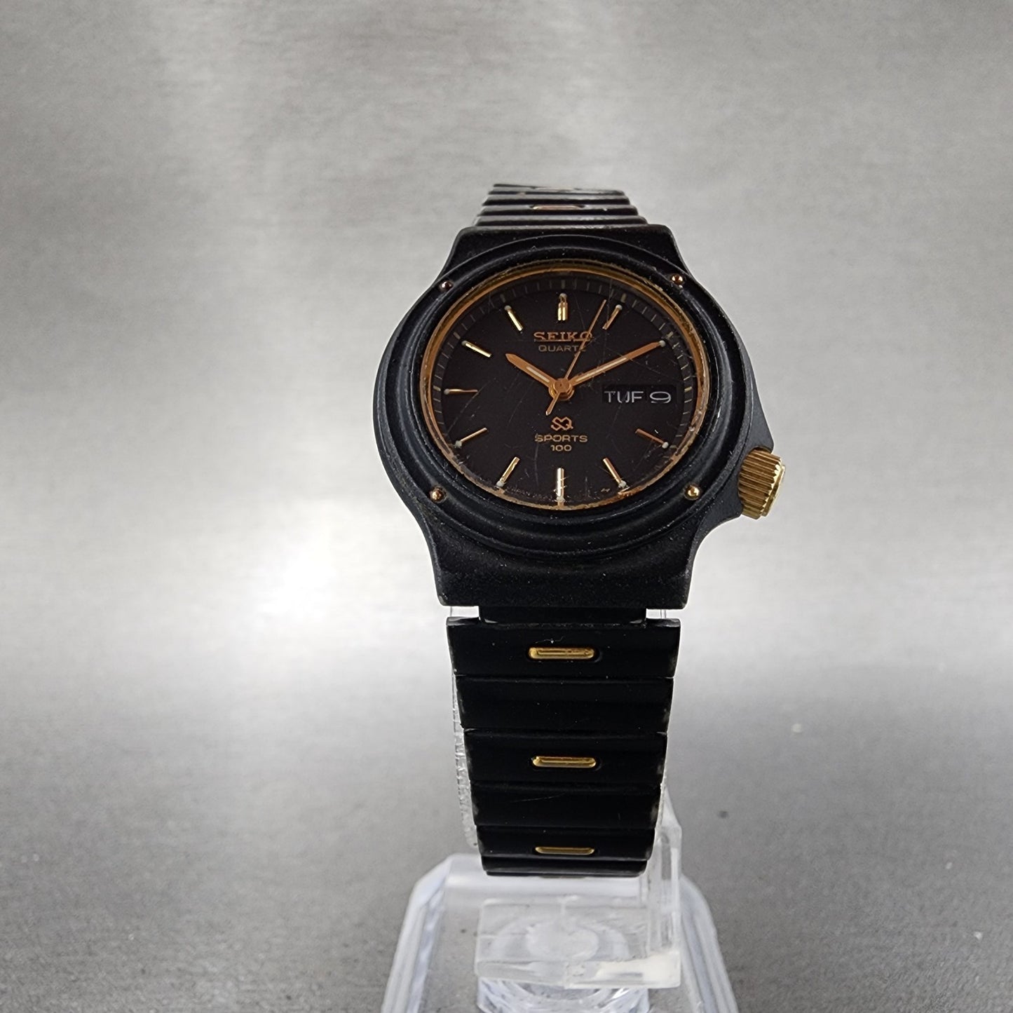 Seiko SQ Sports 100 Watch Women 26mm Black Dial Black Tone Daydate New Battery5
