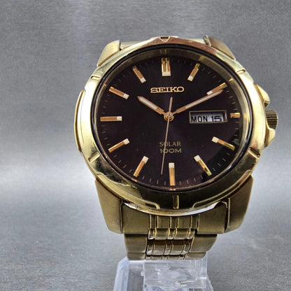 Seiko Solar Watch Men 39mm Black Dial Gold Tone Daydate Round V158-0AD0 Runs JP95