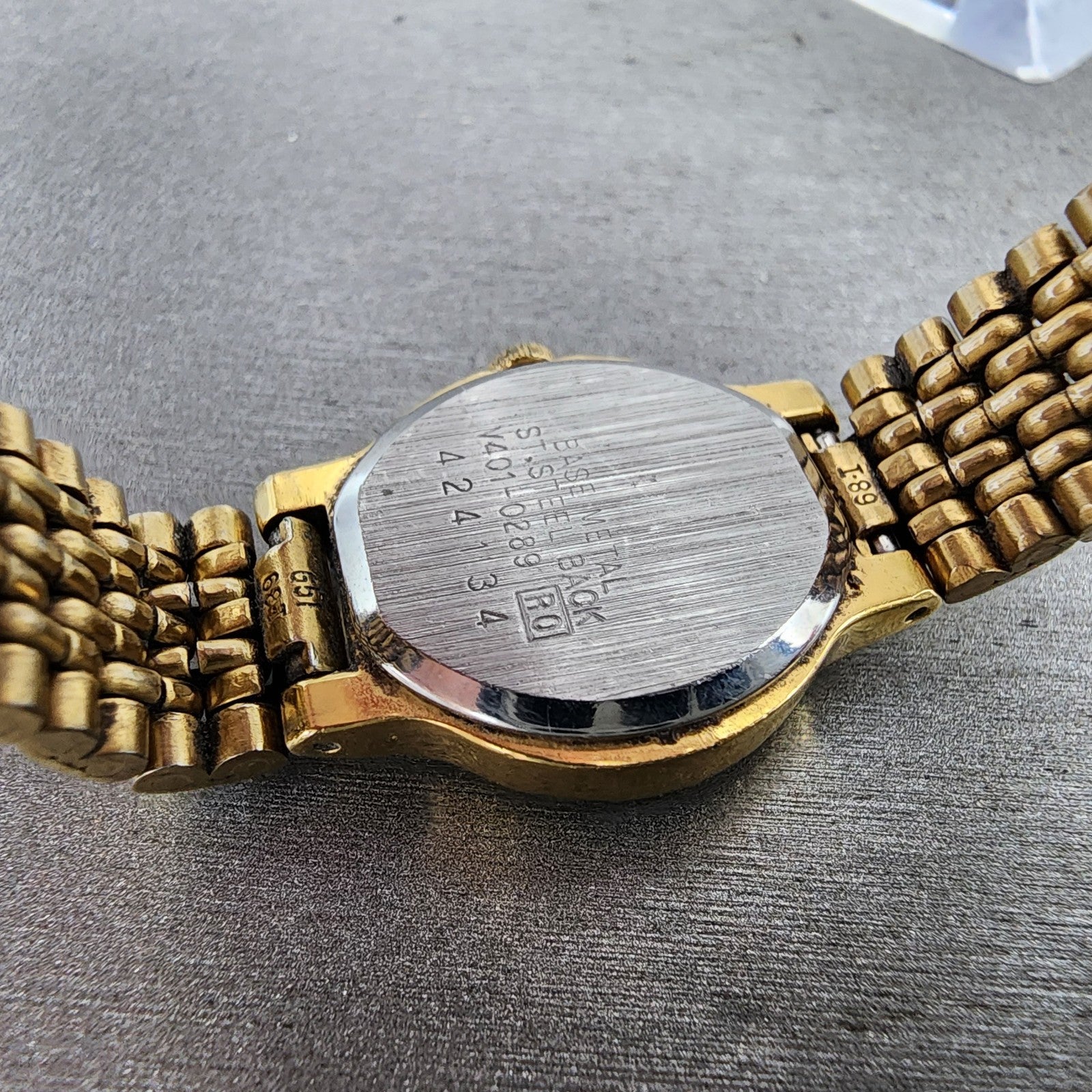 Seiko Watch Women 19mm White Dial Gold Tone Round V4010289 New Battery9
