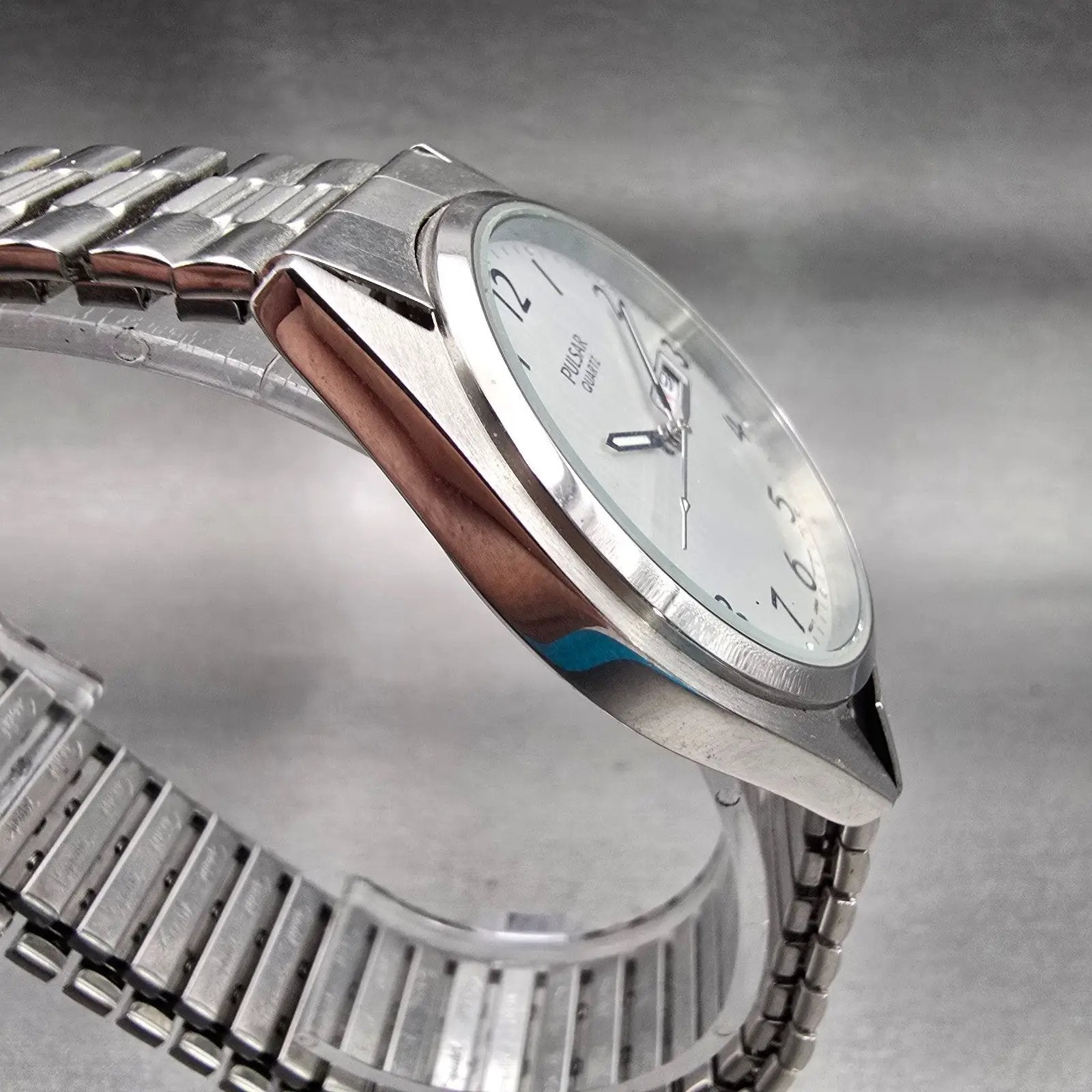 Seiko Pulsar Watch Men 36mm Silver Dial Silver Tone Daydate V533-9A00 New Batt3