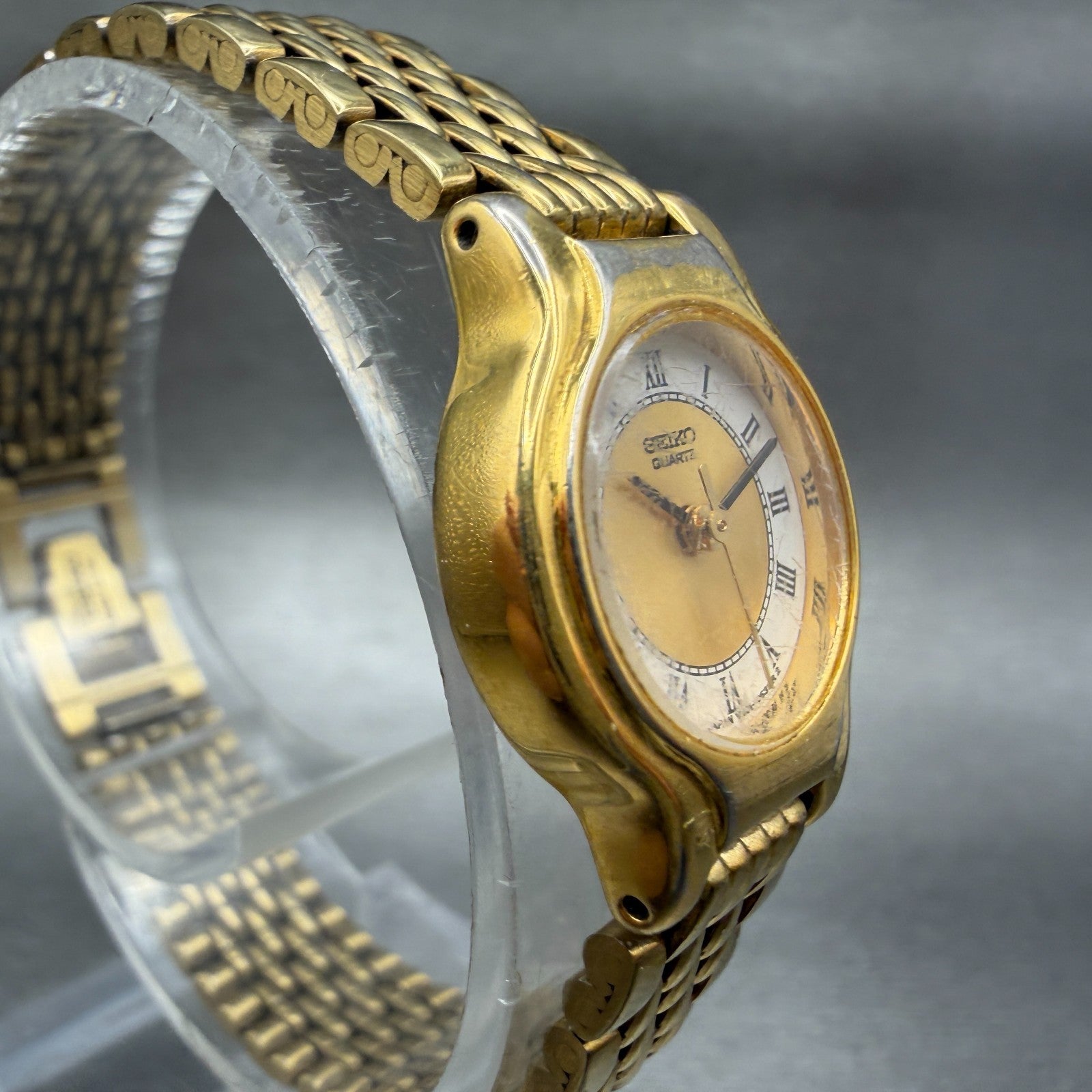 Seiko Watch Women 19mm White Dial Gold Tone Round V401-0289 New Battery Vintage3