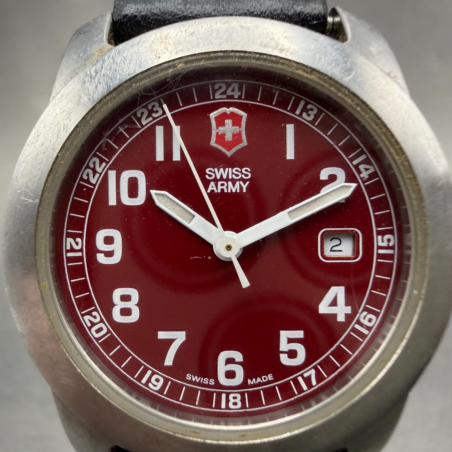 Victorinox Swiss Army Field Watch Women 30mm Red Dial Steel Date Round New Batt1