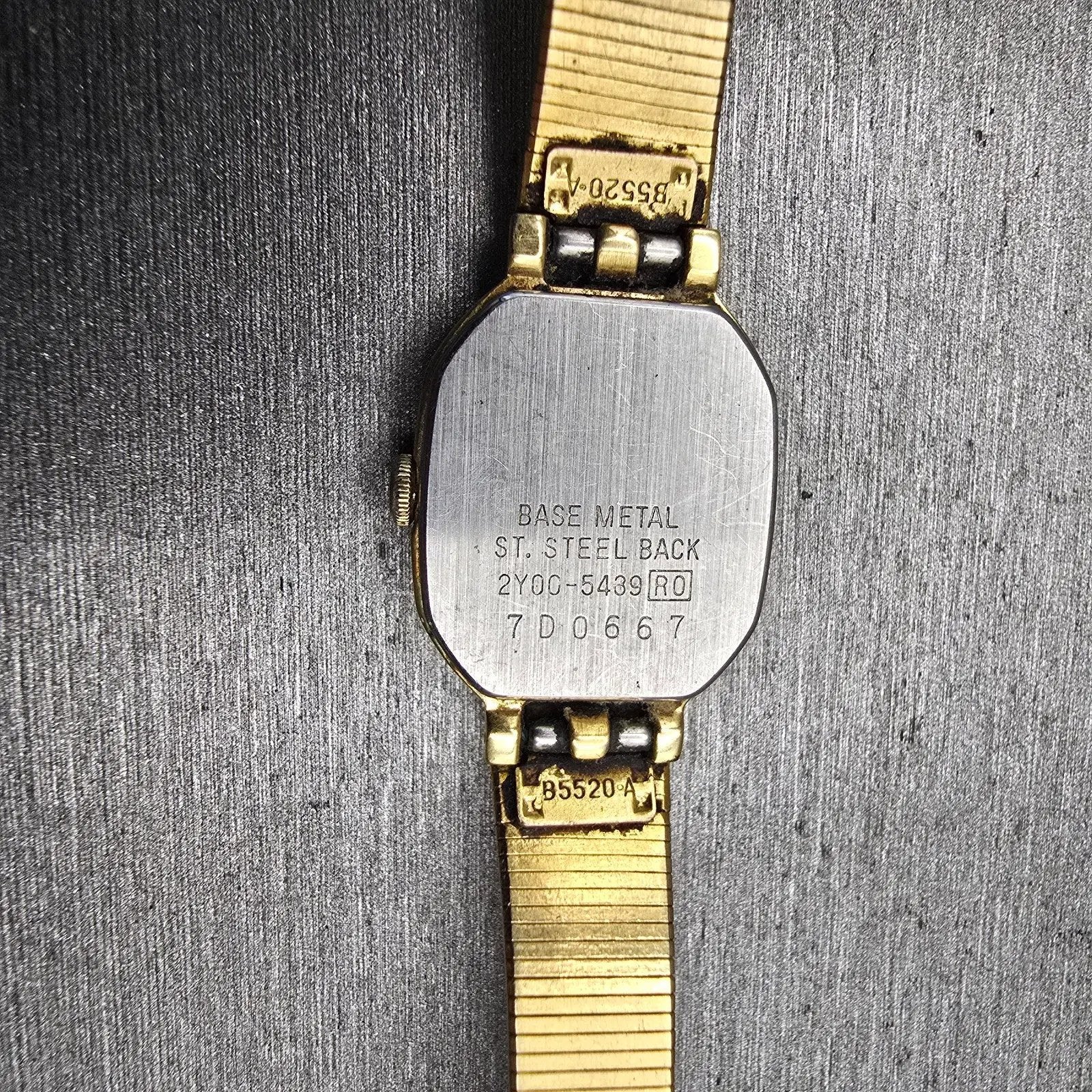 Seiko Watch Women 16mm White Dial Gold Tone Oval 2Y00-5439 New Battery Vintage10