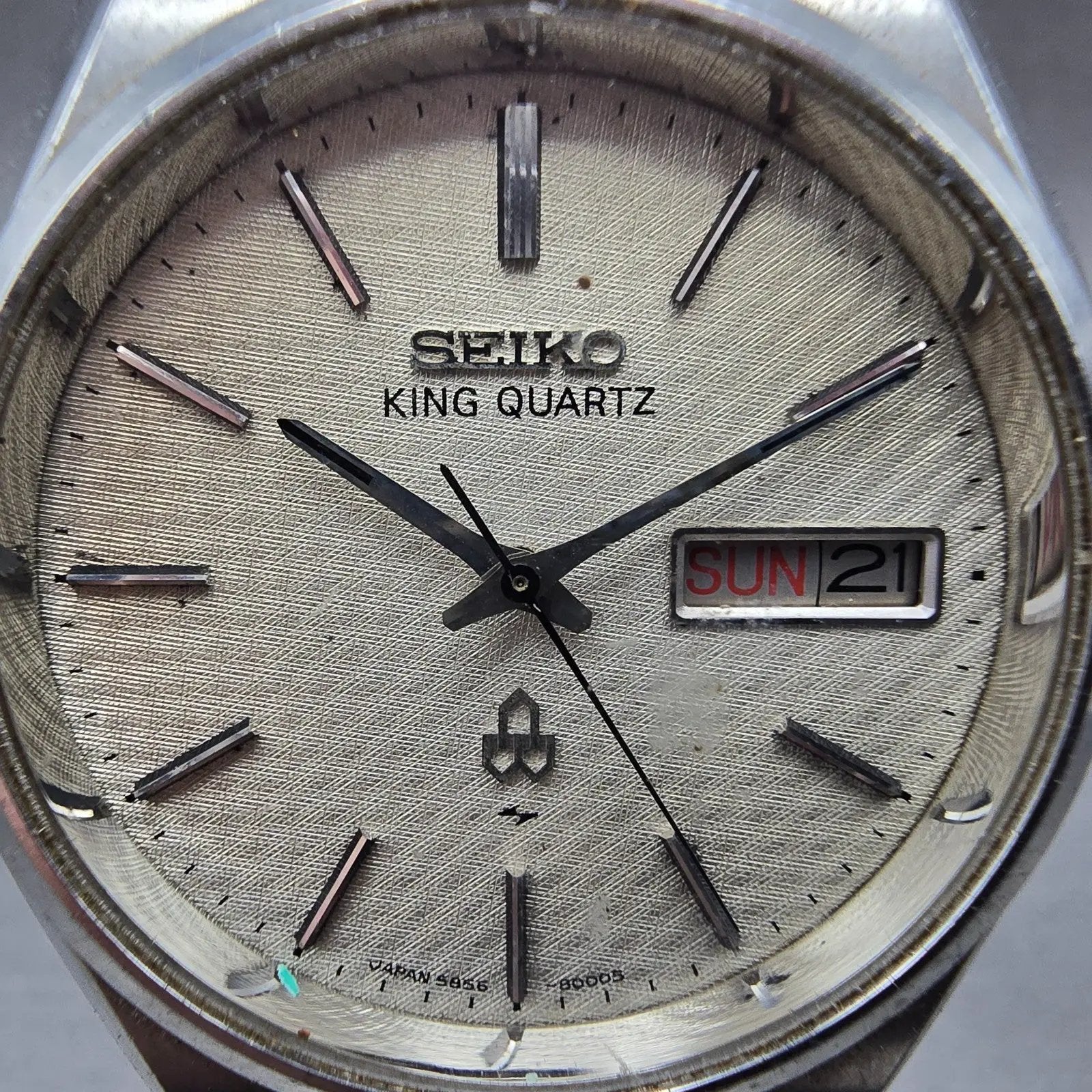 Seiko King Quartz Watch Men 37mm Silver Dial Silver Tone Daydate 5856-8001 PARTS2