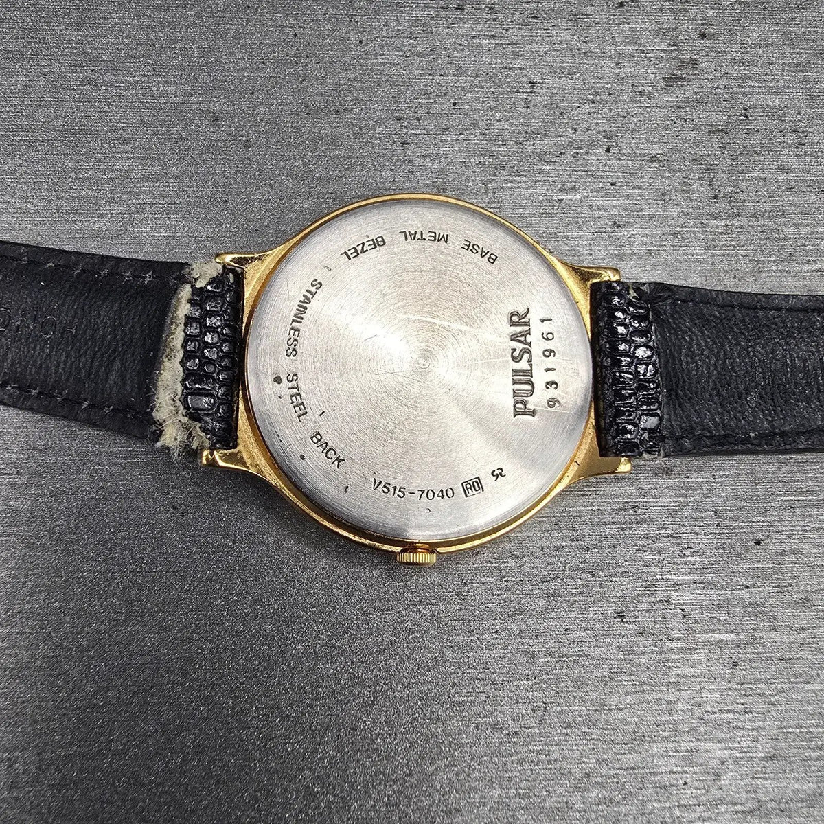 Seiko Pulsar Watch Men 31mm Gold Dial Gold Tone Round V515-7040 New Battery10