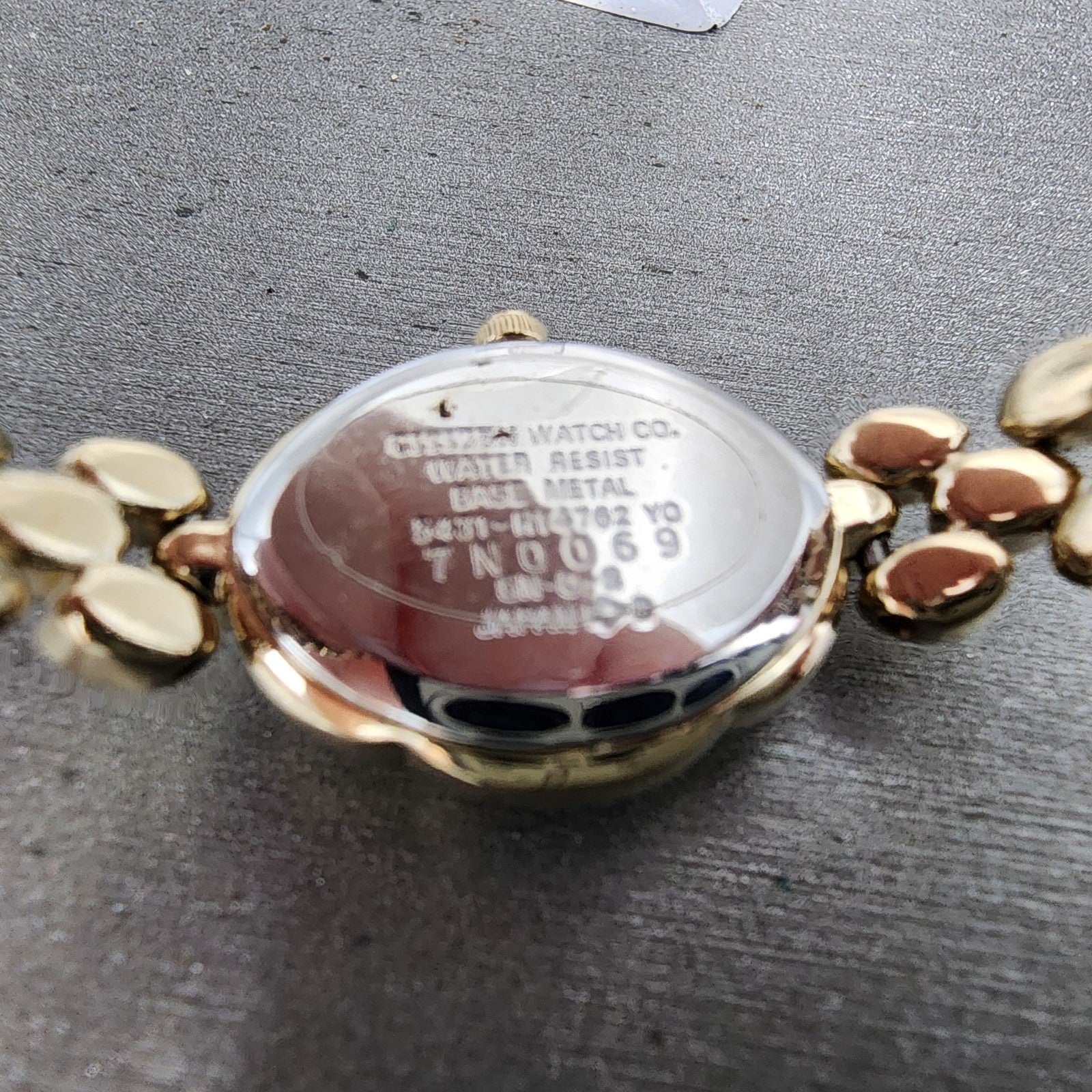 Citizen Watch Women 18mm Red Dial Gold Tone Oval 5431H14762 New Battery9