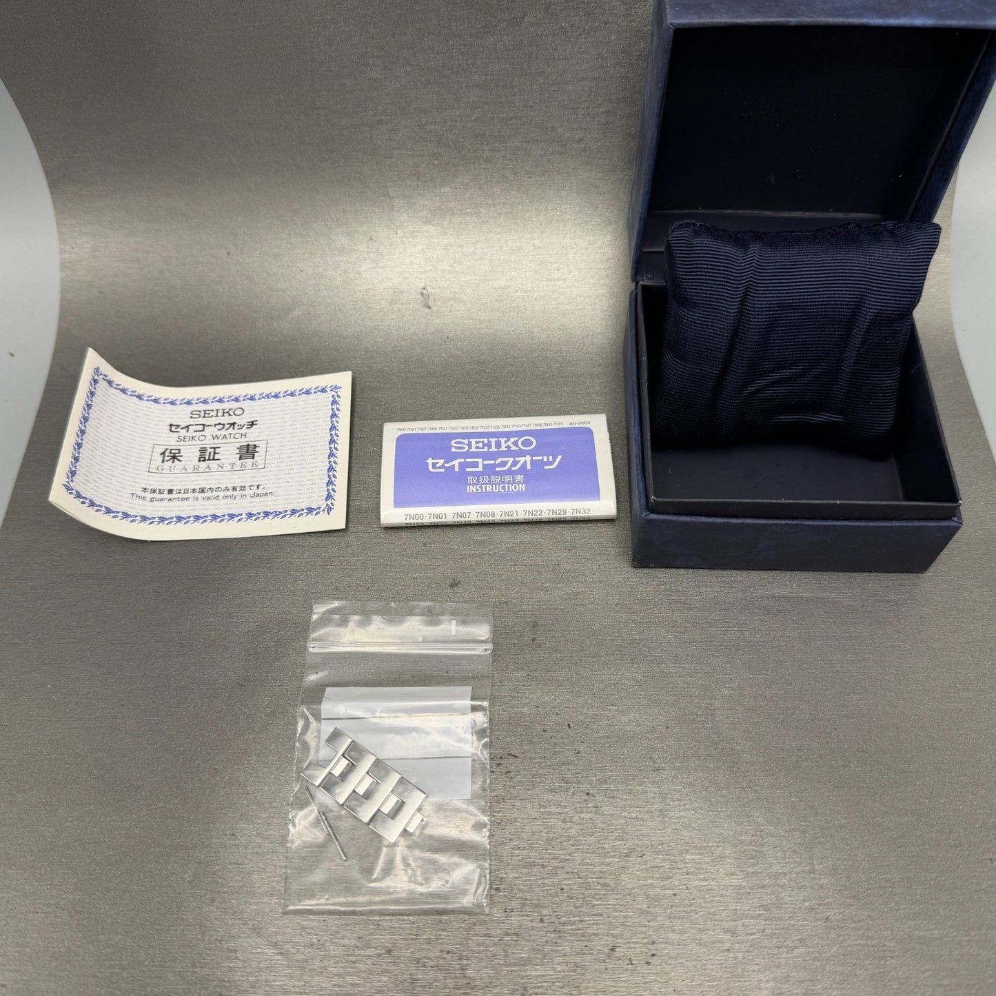 Seiko Lukia Watch Women 28mm Black Dial Silver Tone Date 7N82-0620 New Battery10
