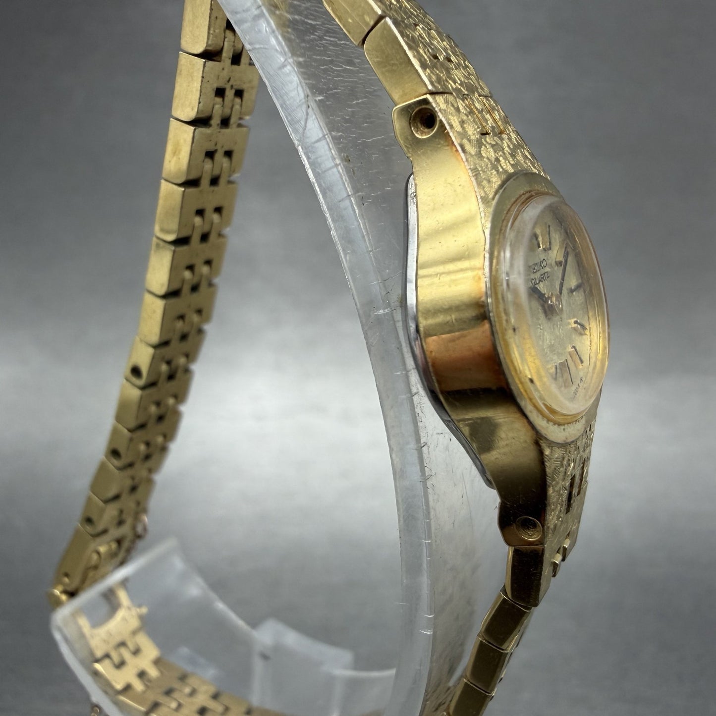 Seiko Watch Women 17mm Gold Dial Gold Tone Oval 1400-7389 New Battery Vintage AB3