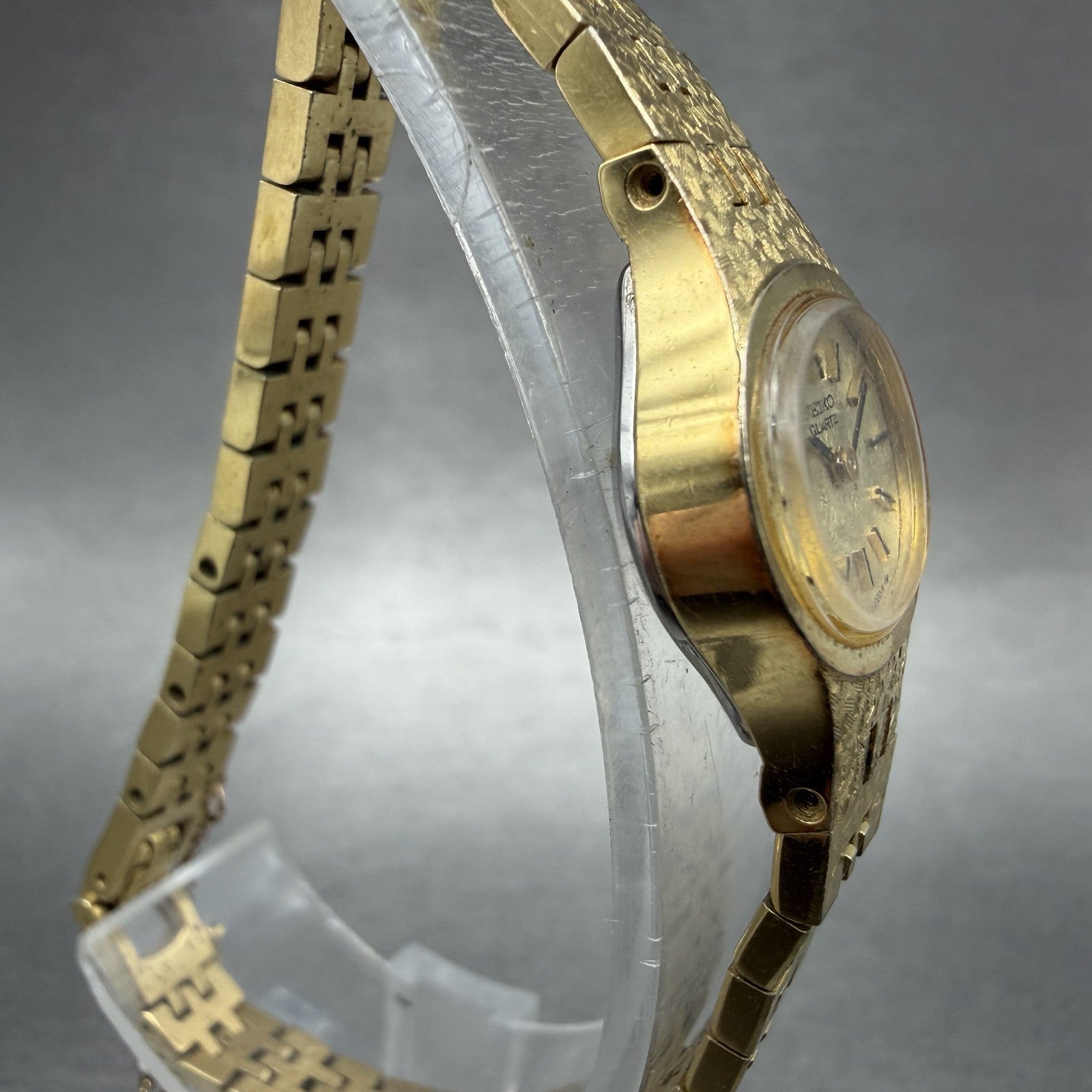 Seiko Watch Women 17mm Gold Dial Gold Tone Oval 1400-7389 New Battery Vintage AB3