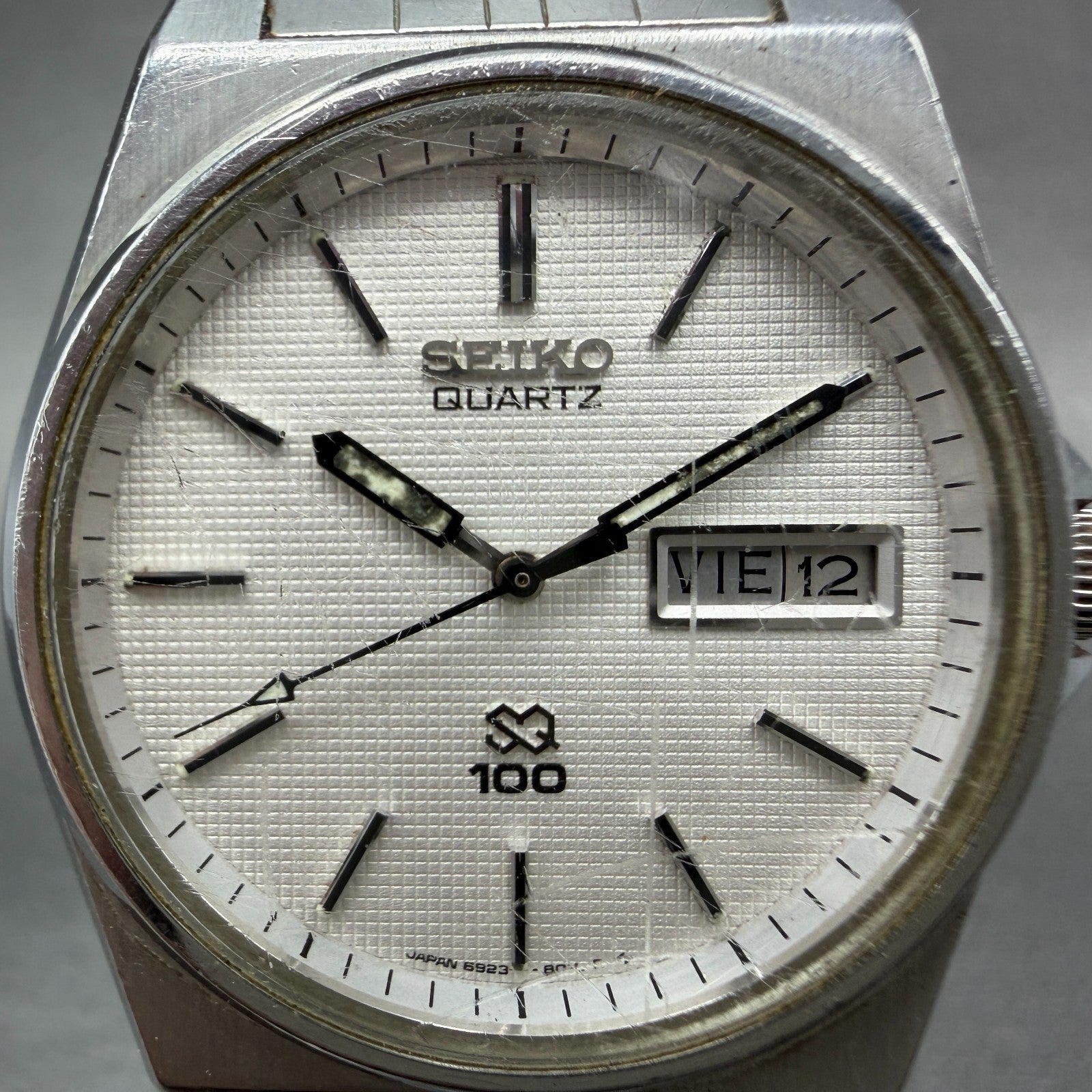 Seiko SQ 100 Watch Men 34mm White Dial Silver Tone READ Daydate 6923-8019 NewBat1