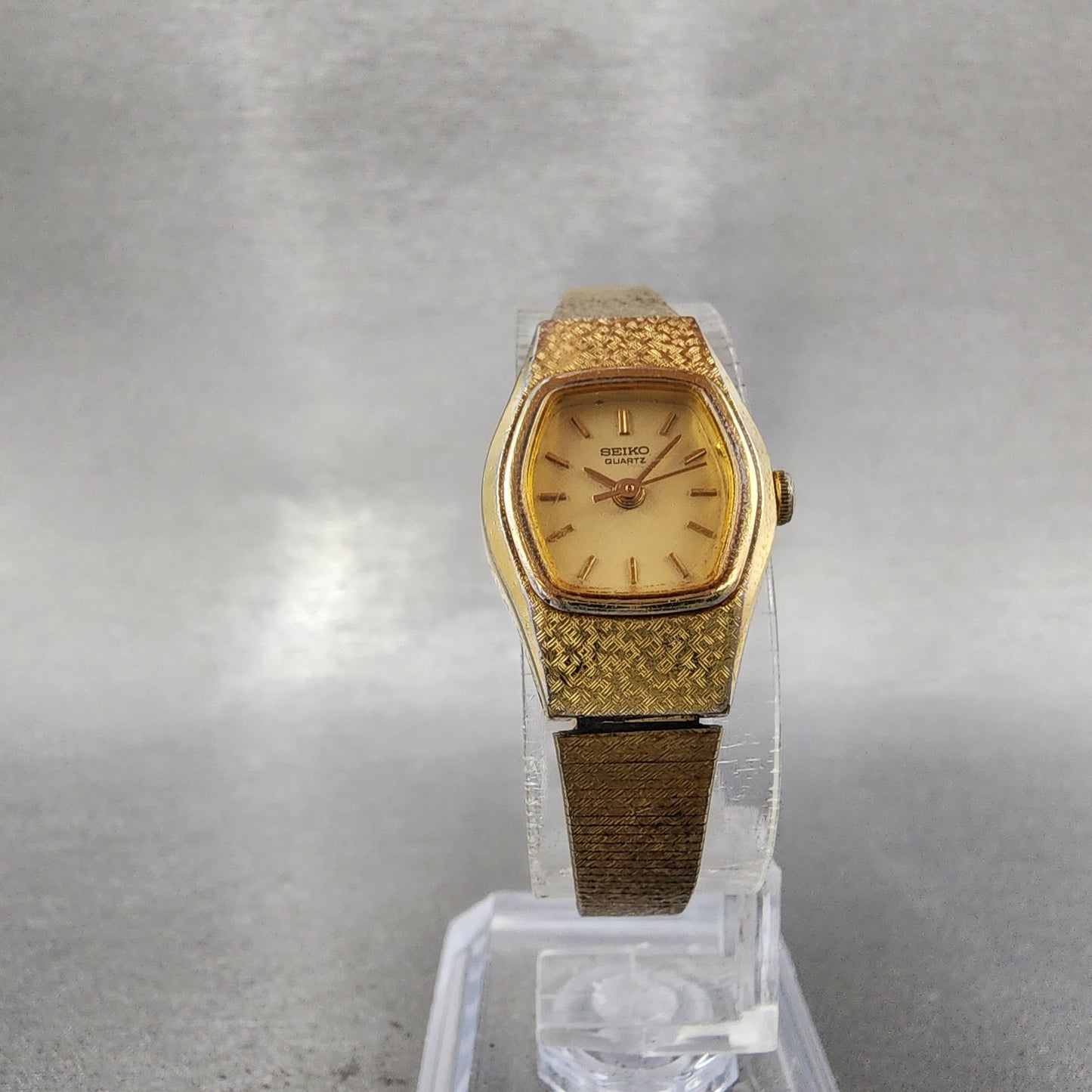 Seiko Watch Women 17mm Gold Dial Gold Tone Hexagon 4N015029 New Battery5