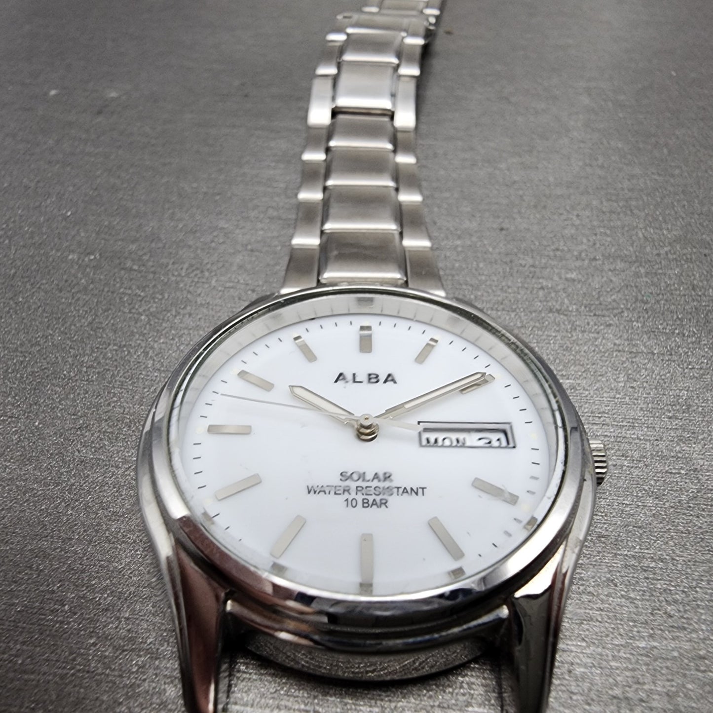 Seiko ALBA Solar Watch Men 36mm White Dial Silver Tone Daydate V158A PARTS3
