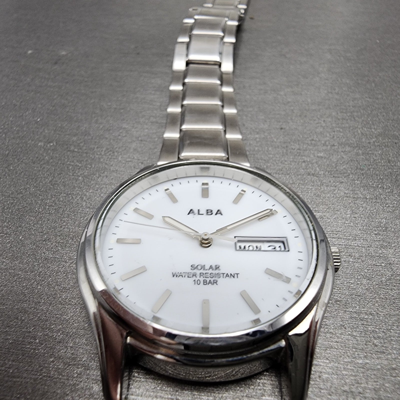 Seiko ALBA Solar Watch Men 36mm White Dial Silver Tone Daydate V158A PARTS3