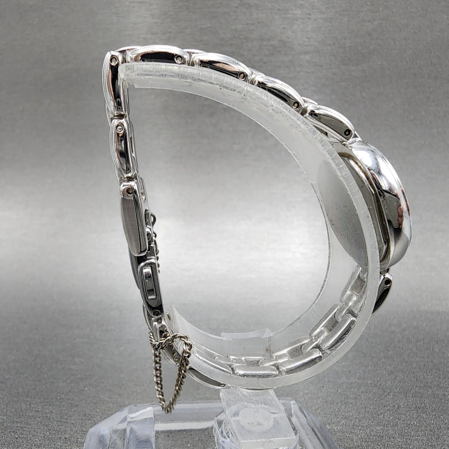 Seiko Solar Watch Women 18mm MOP Dial Silver Tone Oval V1105a20 Runs8