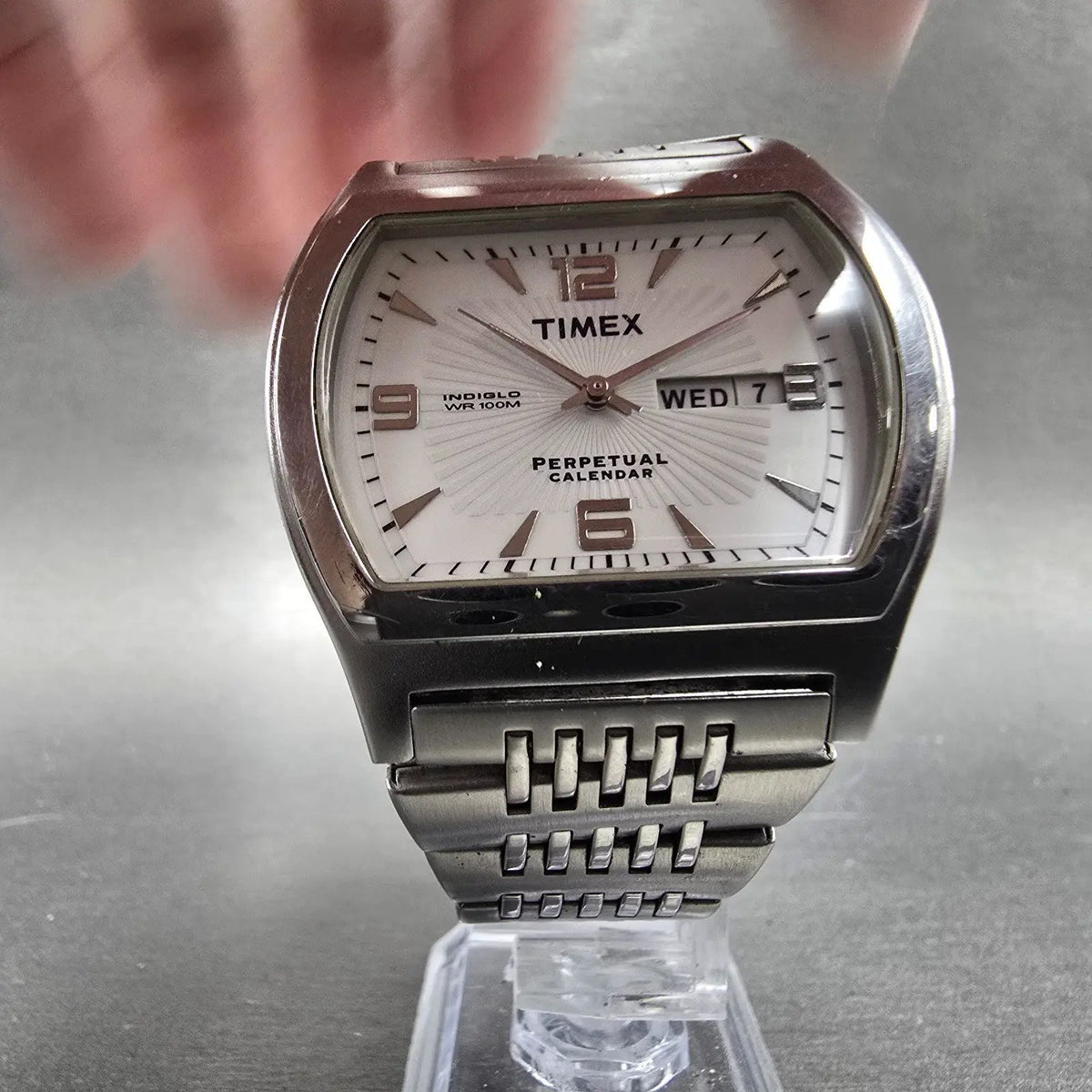 Timex Perpetual Calendar Watch Men 40mm White Dial Silver Tone Daydate New Batte5