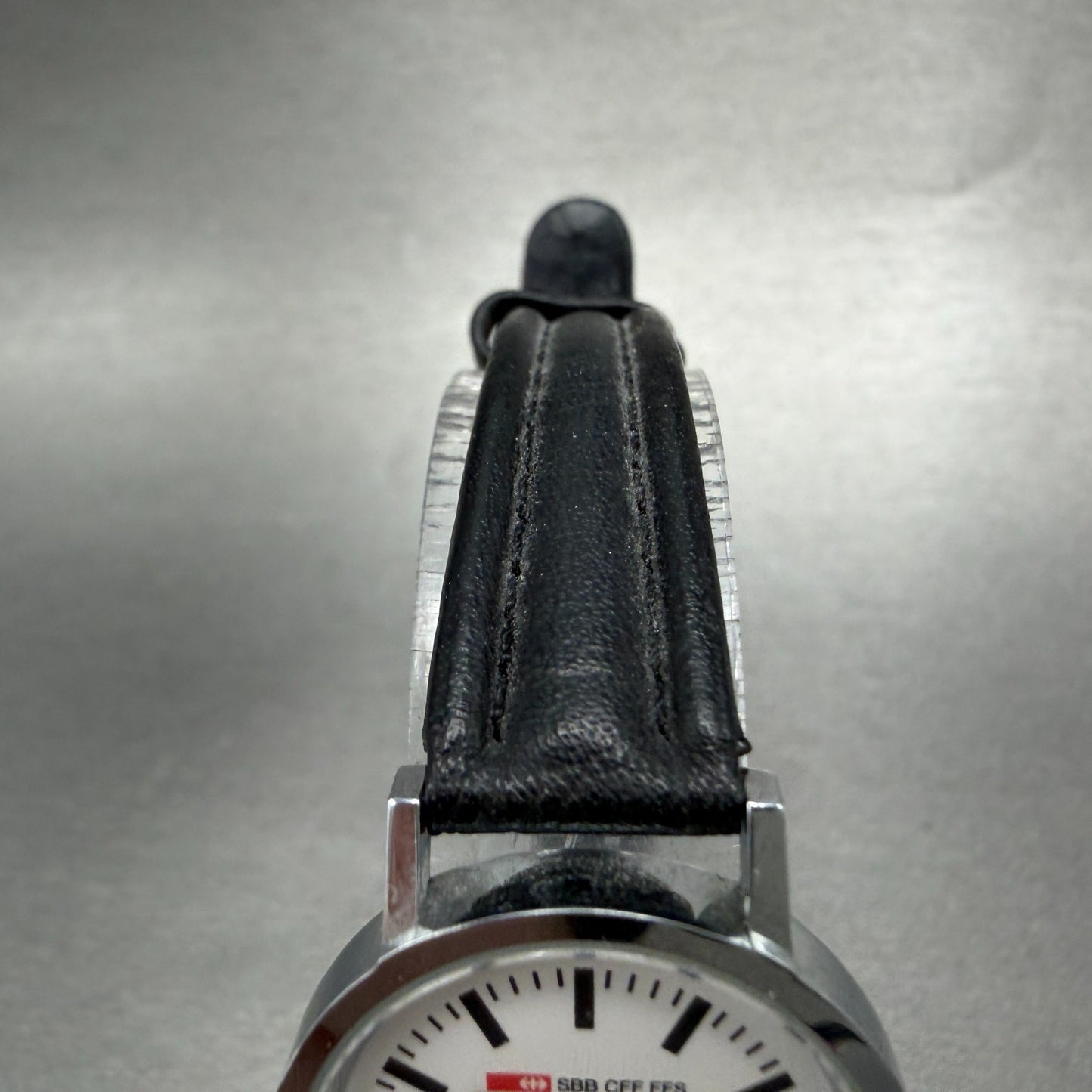 Mondaine Watch Women 26mm White Dial Silver Tone Round Leather New Battery4