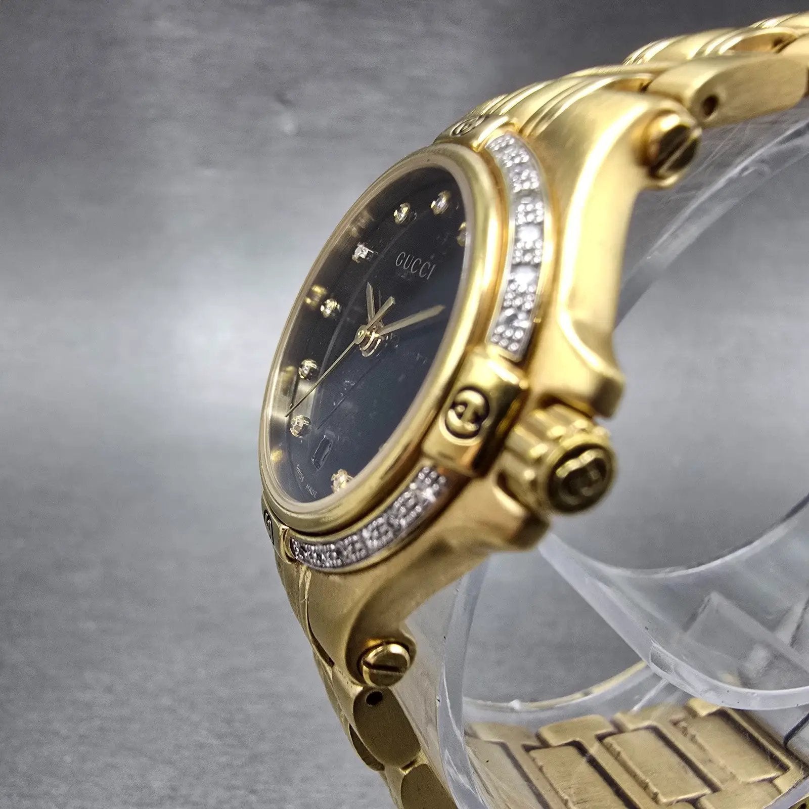 Gucci 9240L Watch Women 26mm Black Dial Gold Tone Date Diamonds New Battery2
