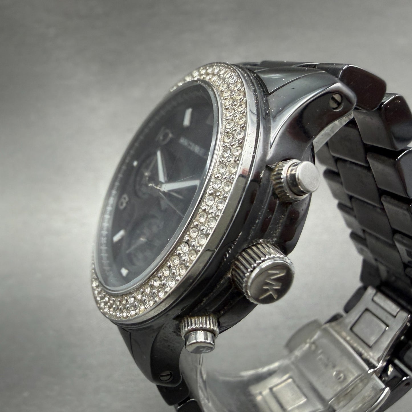 Michael Kors Runway Chrono Watch Women 40mm Black Dial Black Ceramic New Battery2