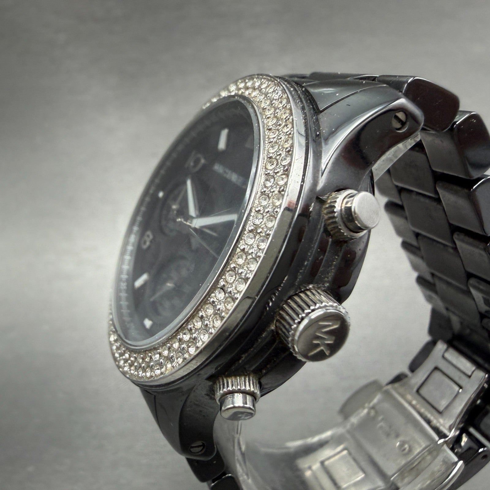 Michael Kors Runway Chrono Watch Women 40mm Black Dial Black Ceramic New Battery2