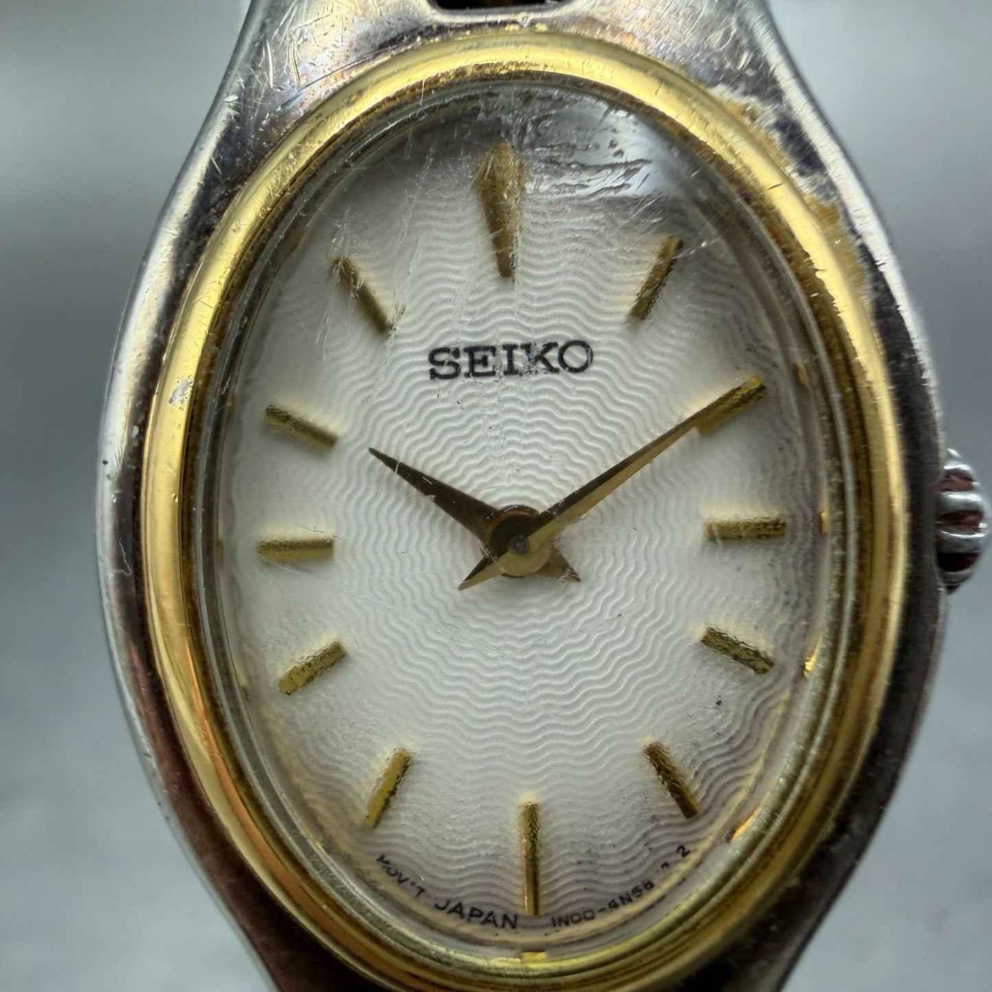 Seiko Watch Women 20mm White Dial Two Tone Oval 1n00-6F80 New Battery Vintage 4F1