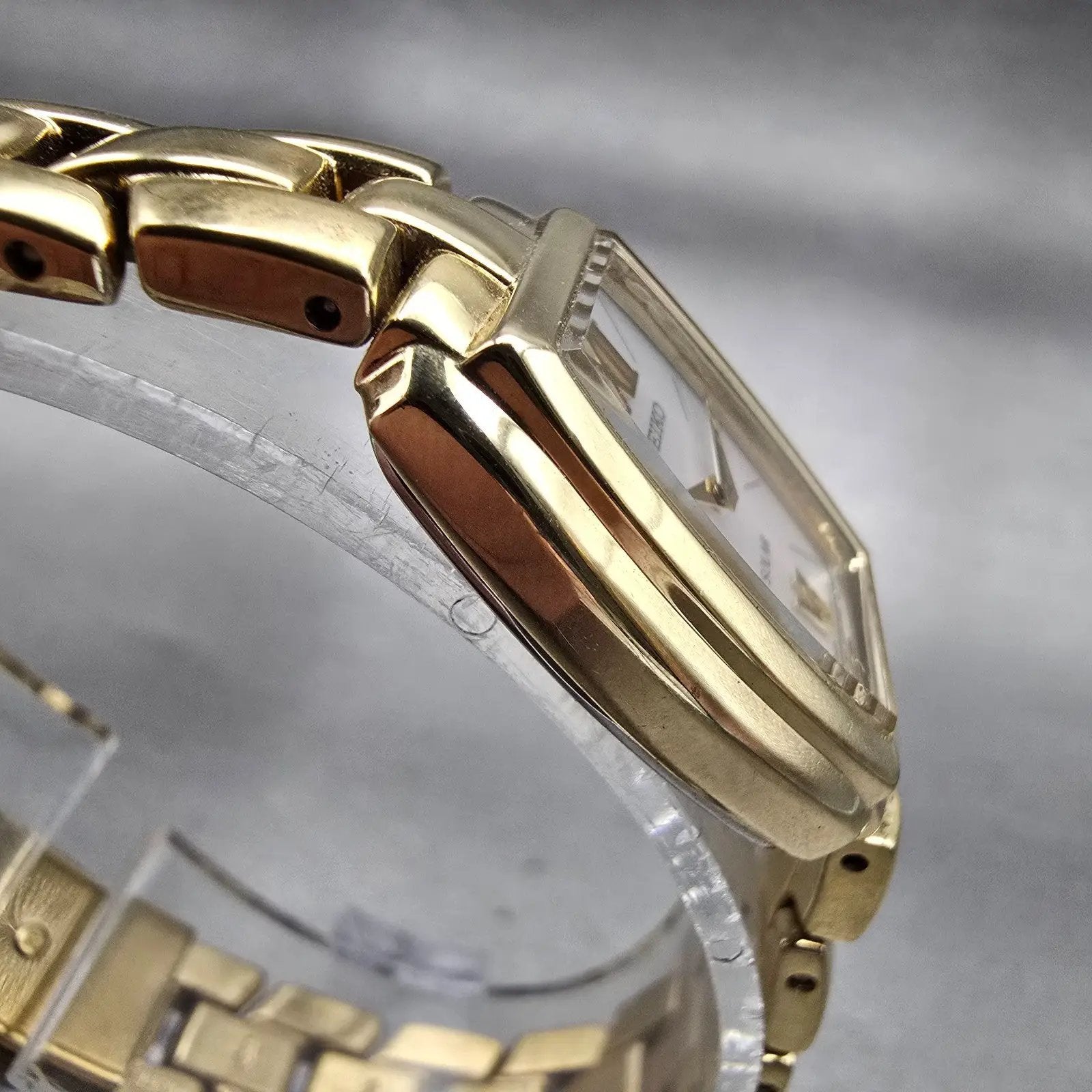 Seiko Solar Watch Women 18mm MOP Dial Gold Tone Rectangle V115-0AA0 Works3