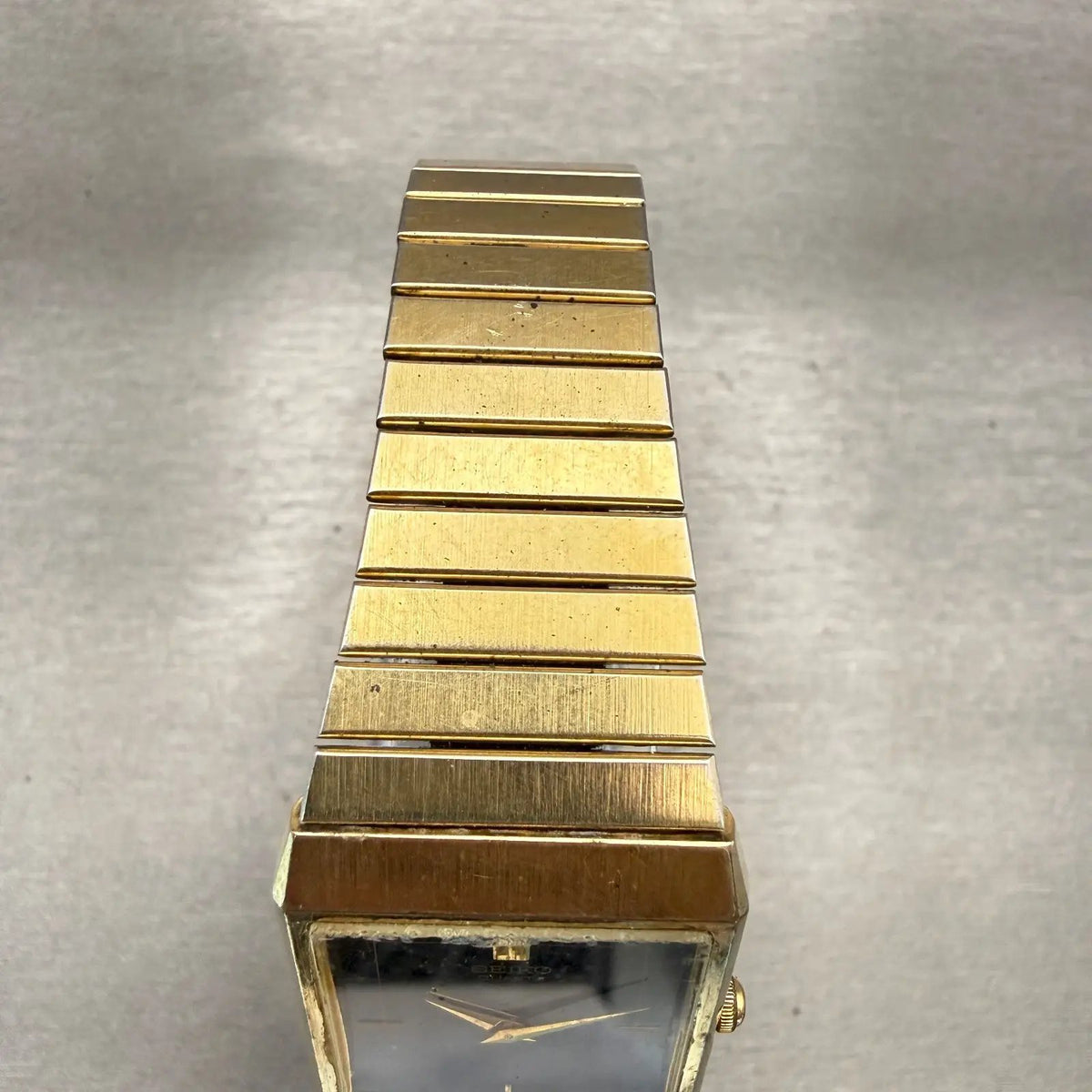 48304900