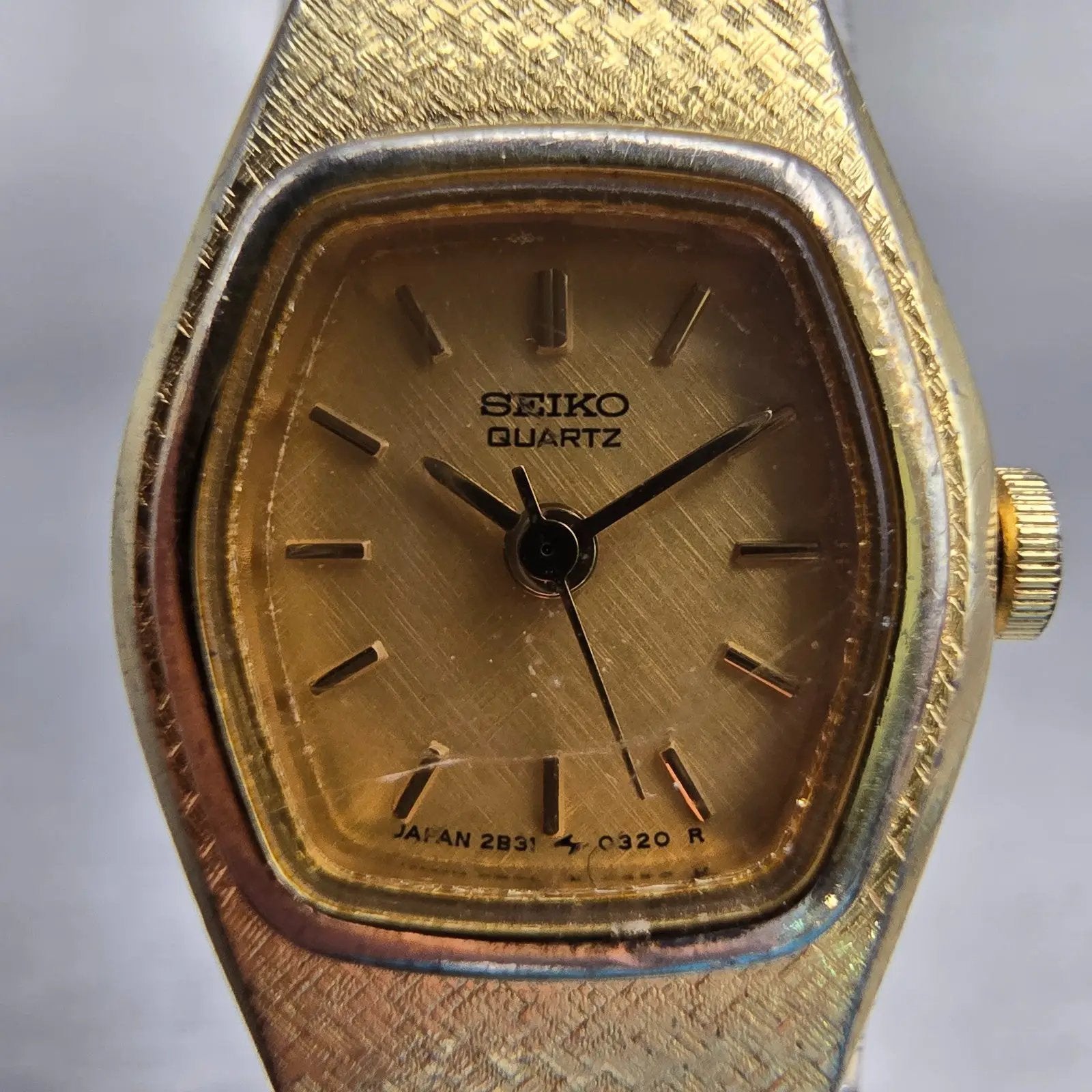 Seiko Watch Women 17mm Gold Dial Gold Tone Oval 2B31-5039 New Battery Vintage1