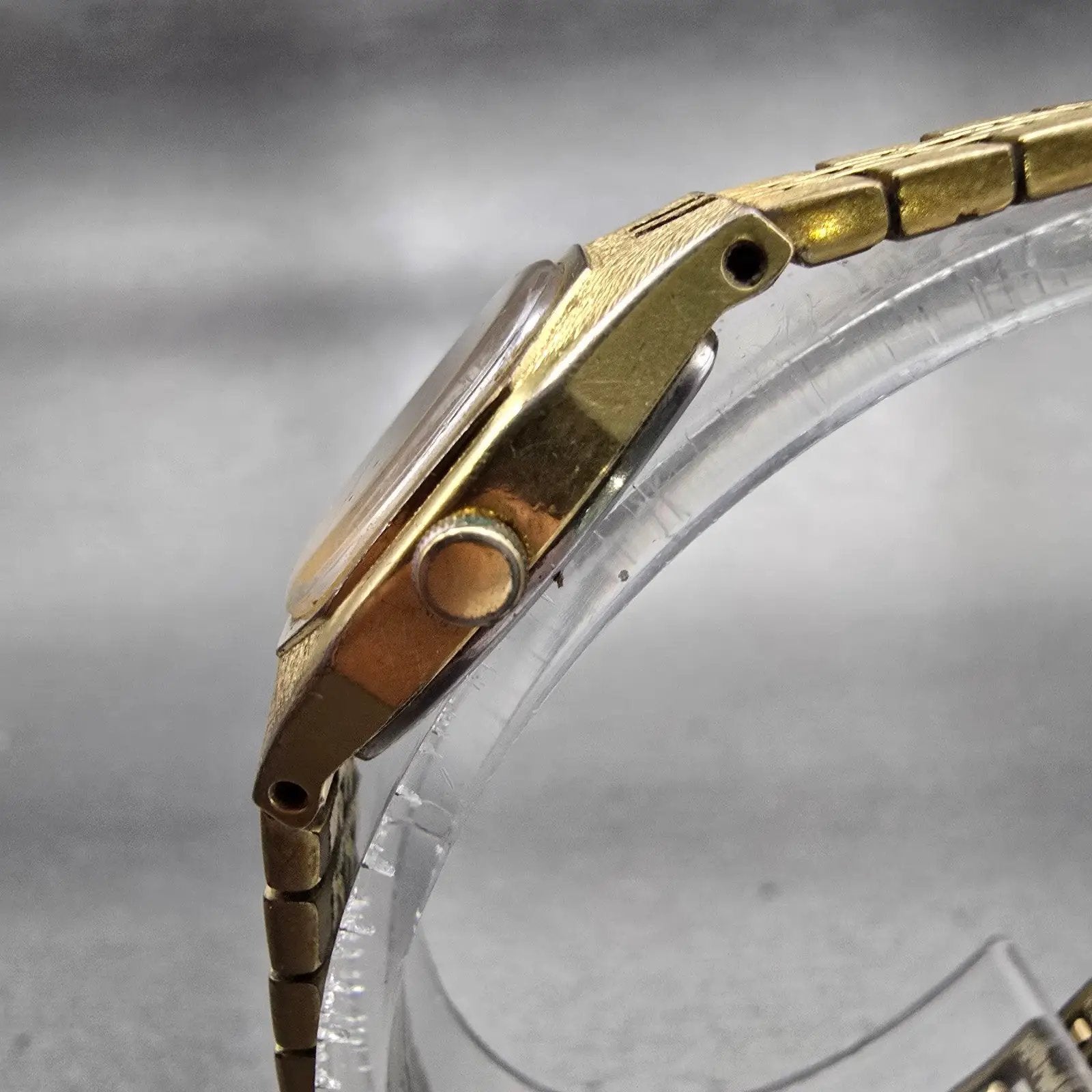 Seiko Watch Women 16mm Gold Dial Gold Tone Oval 2C20-5749 New Battery Vintage2