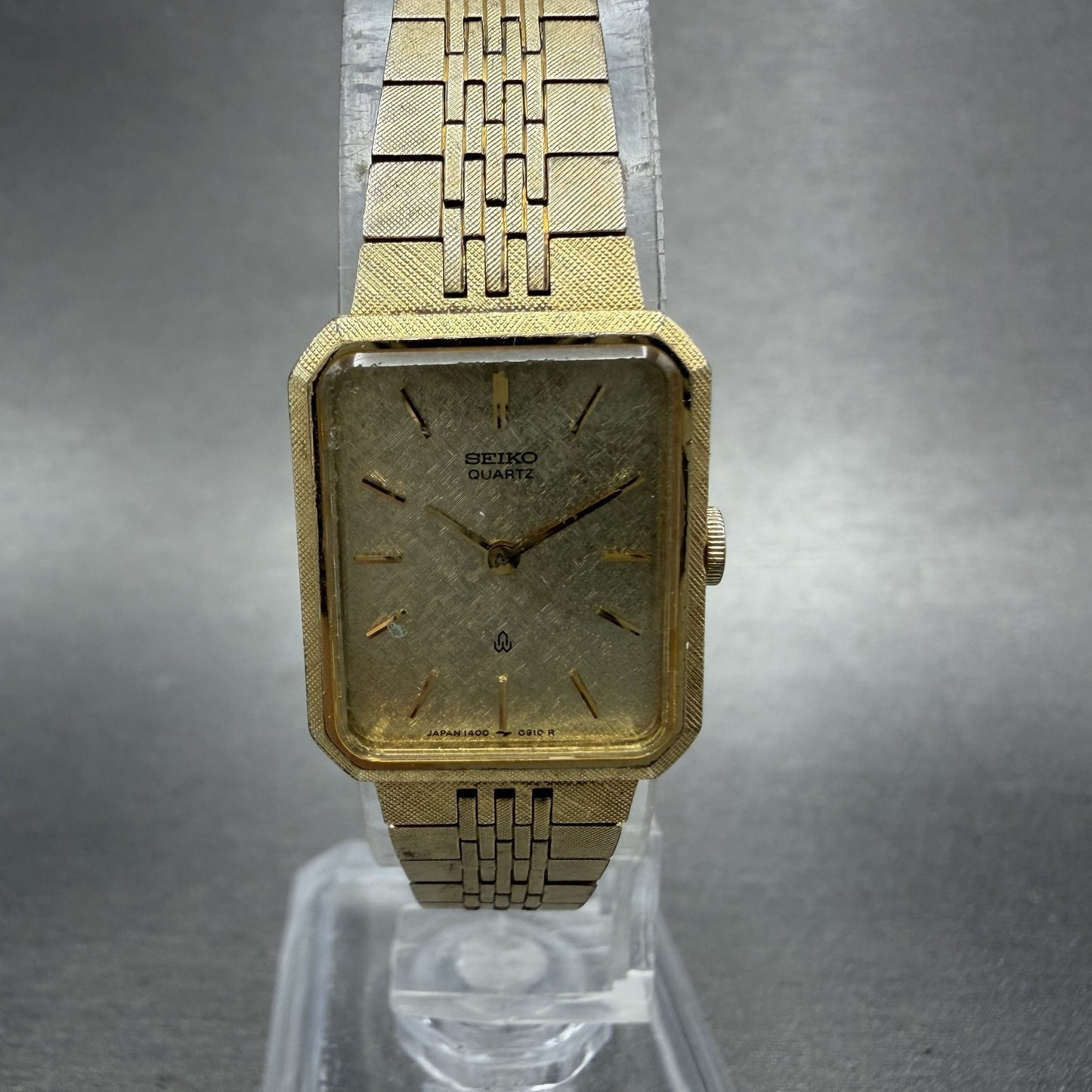 Seiko Tank Watch Women 17mm Champagne Dial Gold Tone 14005540 New Battery0