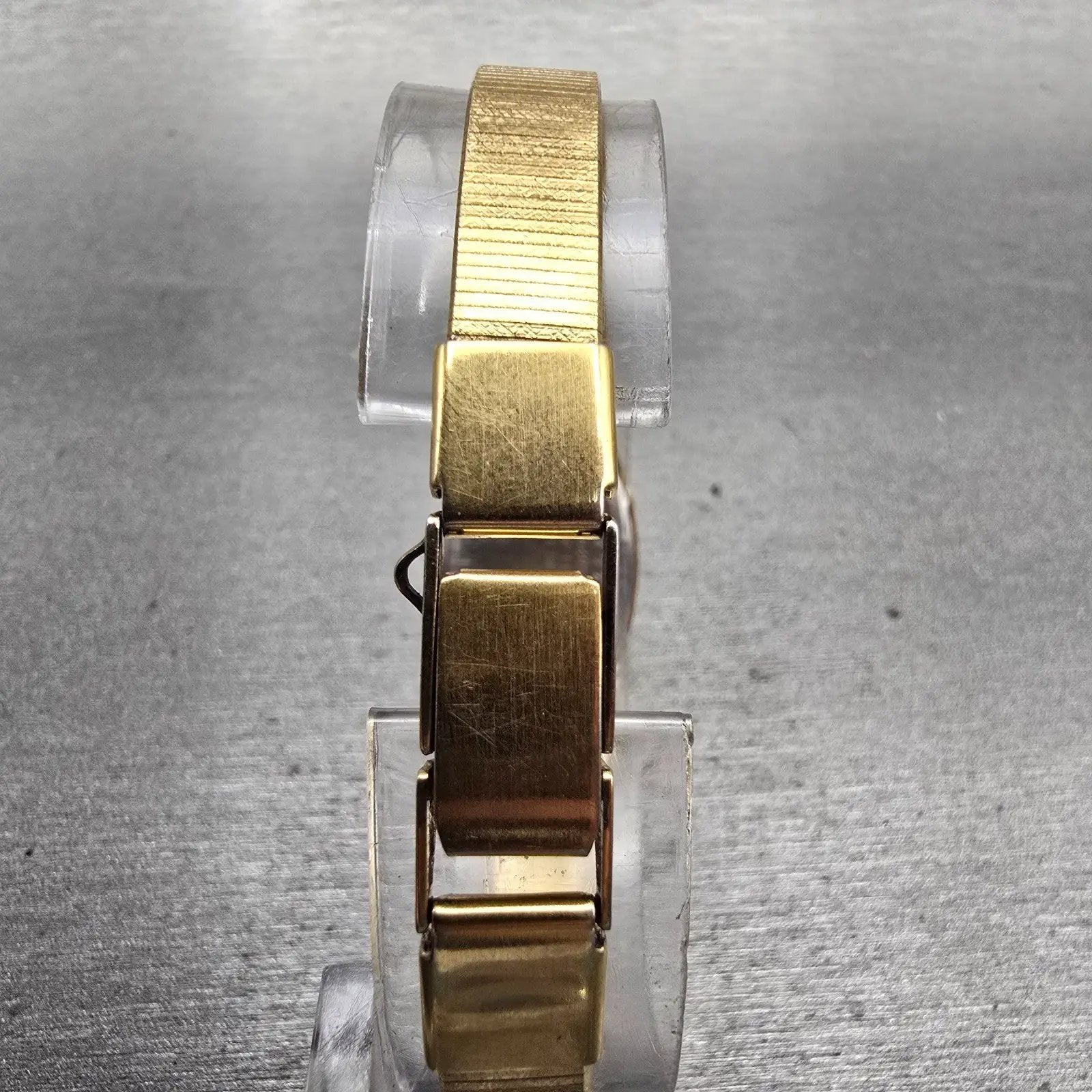 Seiko Watch Women 17mm Champagne Dial Gold Tone Oval 5421-5029 New Battery VTG7