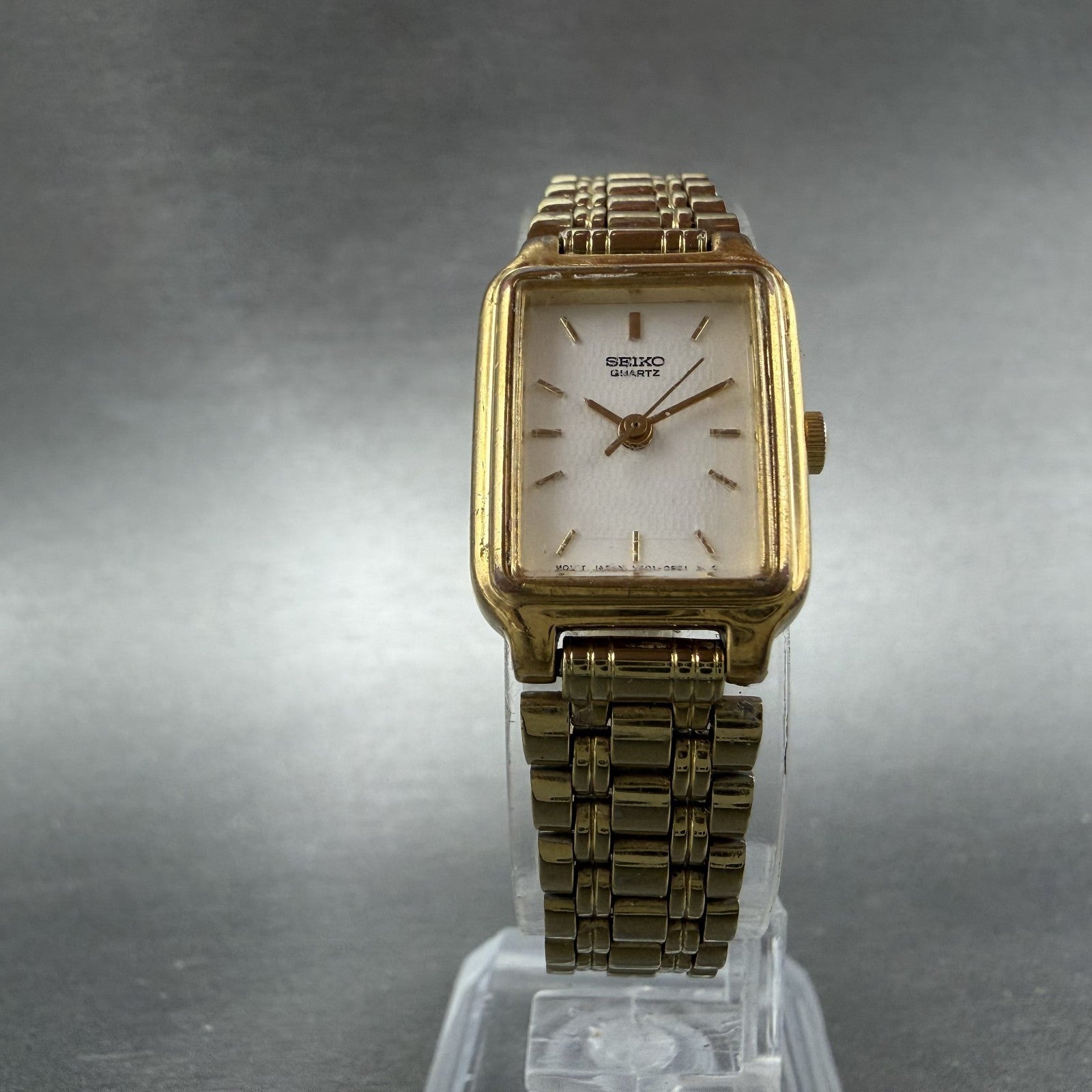 Seiko Tank Watch Women 18mm White Dial Gold Tone Rectangle V401-5129 NewBatt5