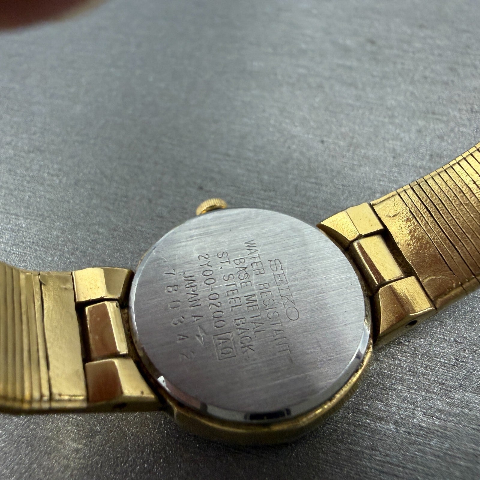 Seiko Watch Women 22mm Champagne Dial Gold Tone Round 2Y00-0200 New Battery9