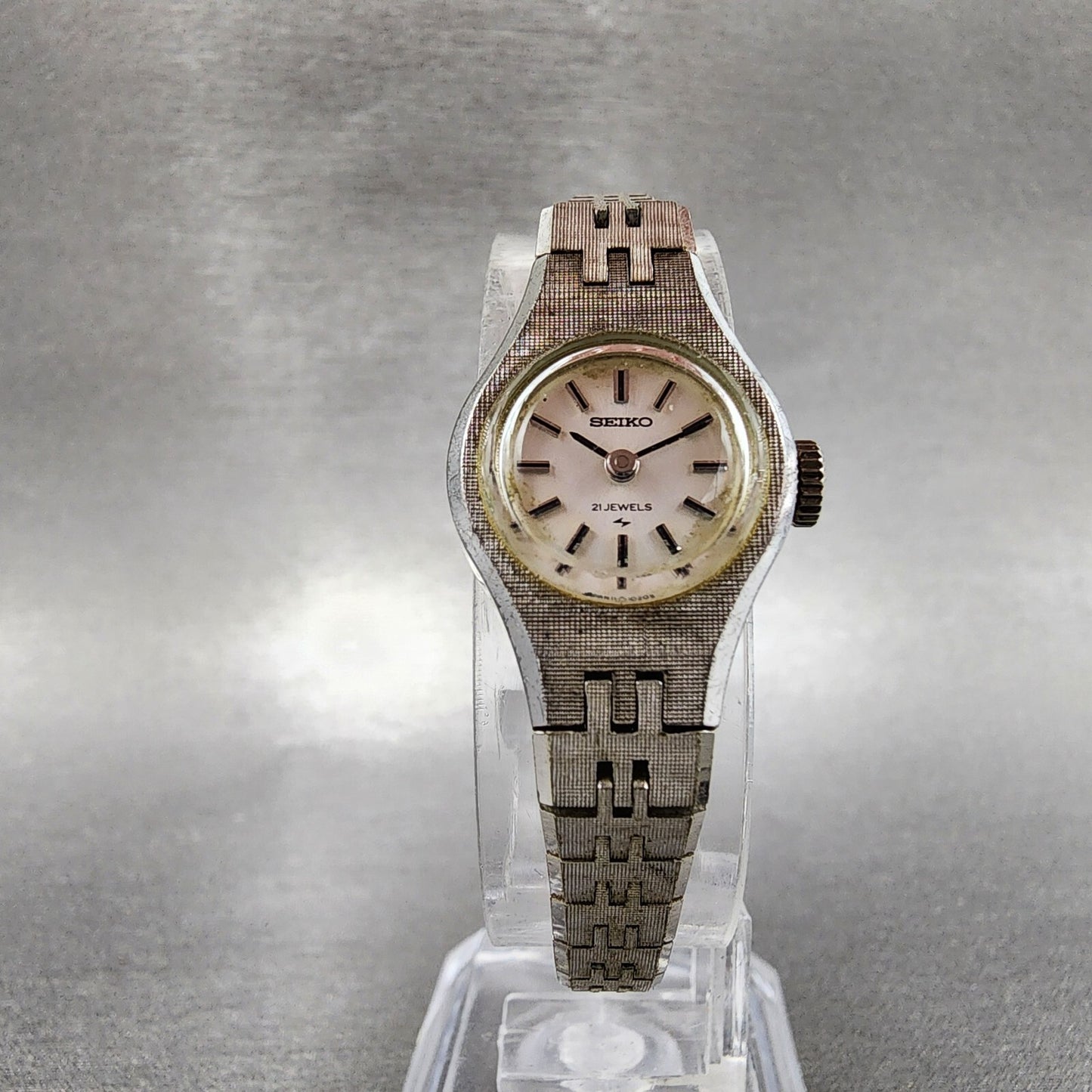 Seiko Watch Women 18mm Silver Dial White Gold Tone Round Manual Wind Runs VTG6