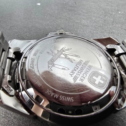 Wenger Swiss Military Dive Watch Men 39mm Gray Dial Steel Date 79088 New Batt JJ9