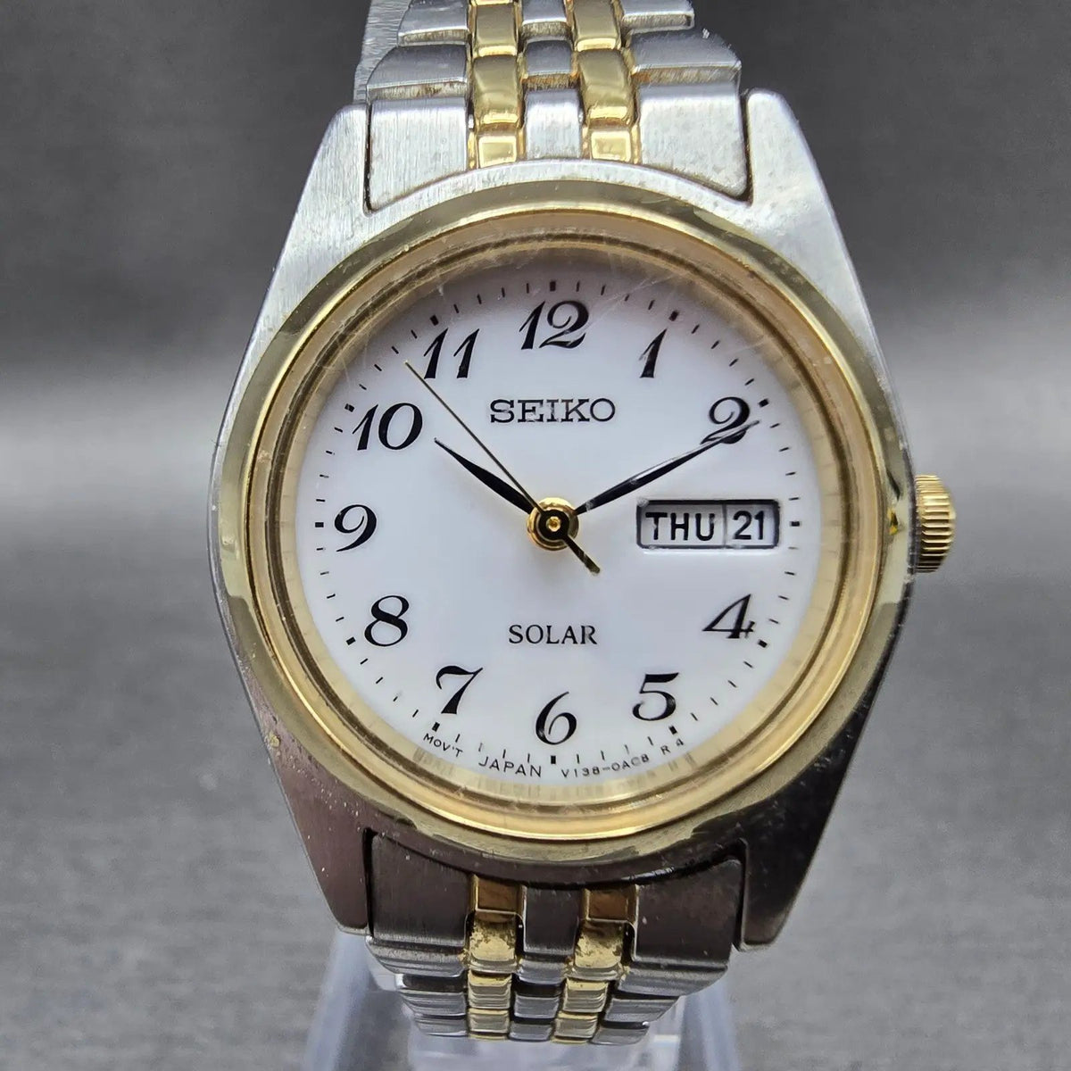 Seiko Solar Watch Women 26mm White Dial Two Tone Daydate Round V138-0AA0 Runs JT0