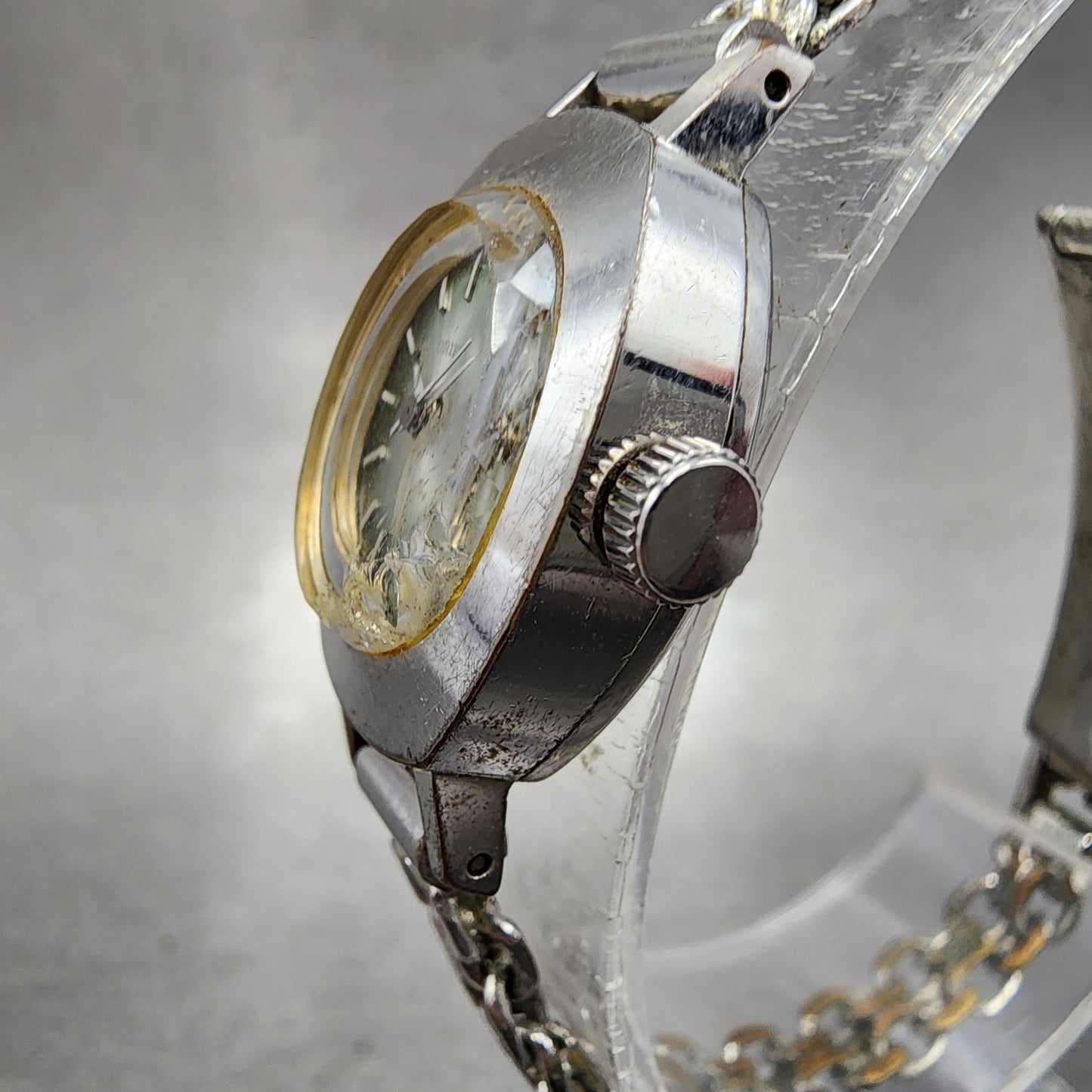 Orient Watch Women 17mm Green Dial Silver Tone Oval Manual Wind Runs Vintage2